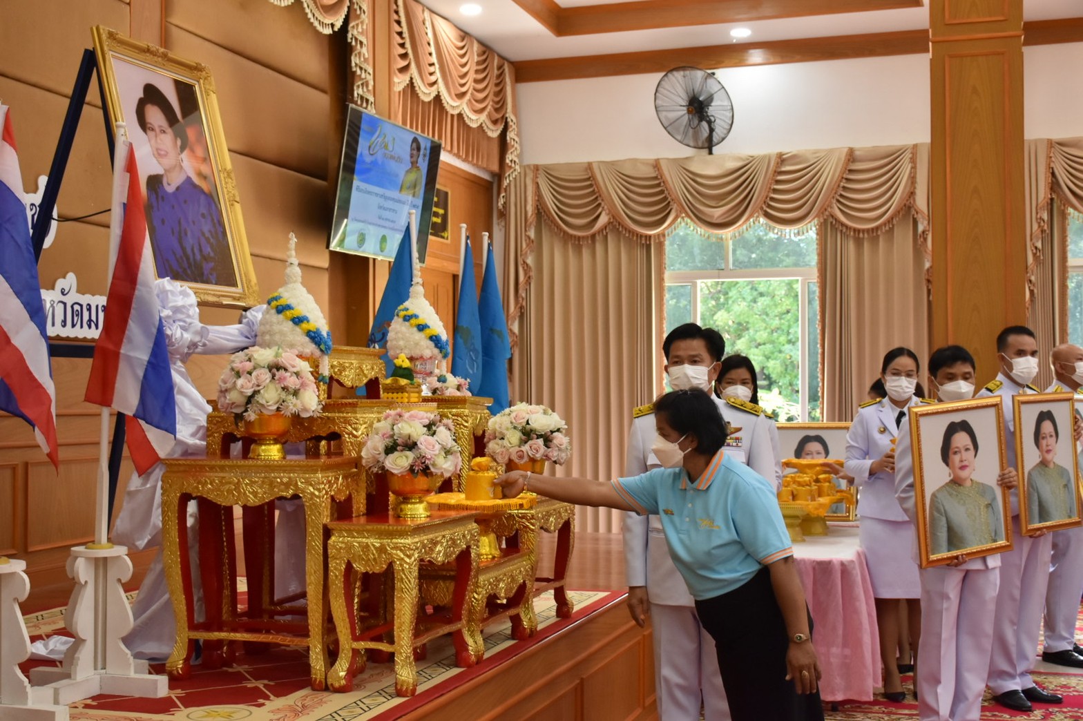 จังหวัดมหาสารคามจัดพิธีมอบเงินพระราชทานขวัญถุงหมู่บ้าน/ชุมชนต้นกล้ากองทุนแม่ของแผ่นดิน ปี 2564 – 2565