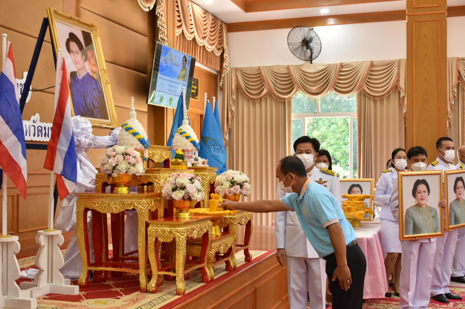 จังหวัดมหาสารคามจัดพิธีมอบเงินพระราชทานขวัญถุงหมู่บ้าน/ชุมชนต้นกล้ากองทุนแม่ของแผ่นดิน ปี 2564 – 2565