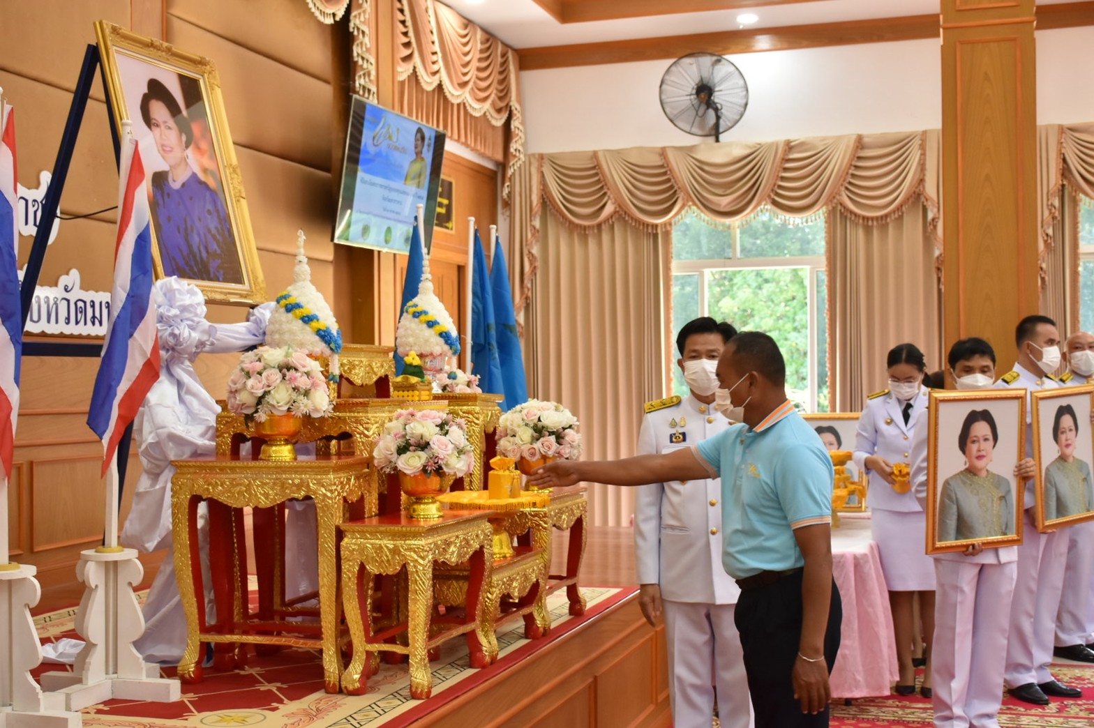 จังหวัดมหาสารคามจัดพิธีมอบเงินพระราชทานขวัญถุงหมู่บ้าน/ชุมชนต้นกล้ากองทุนแม่ของแผ่นดิน ปี 2564 – 2565