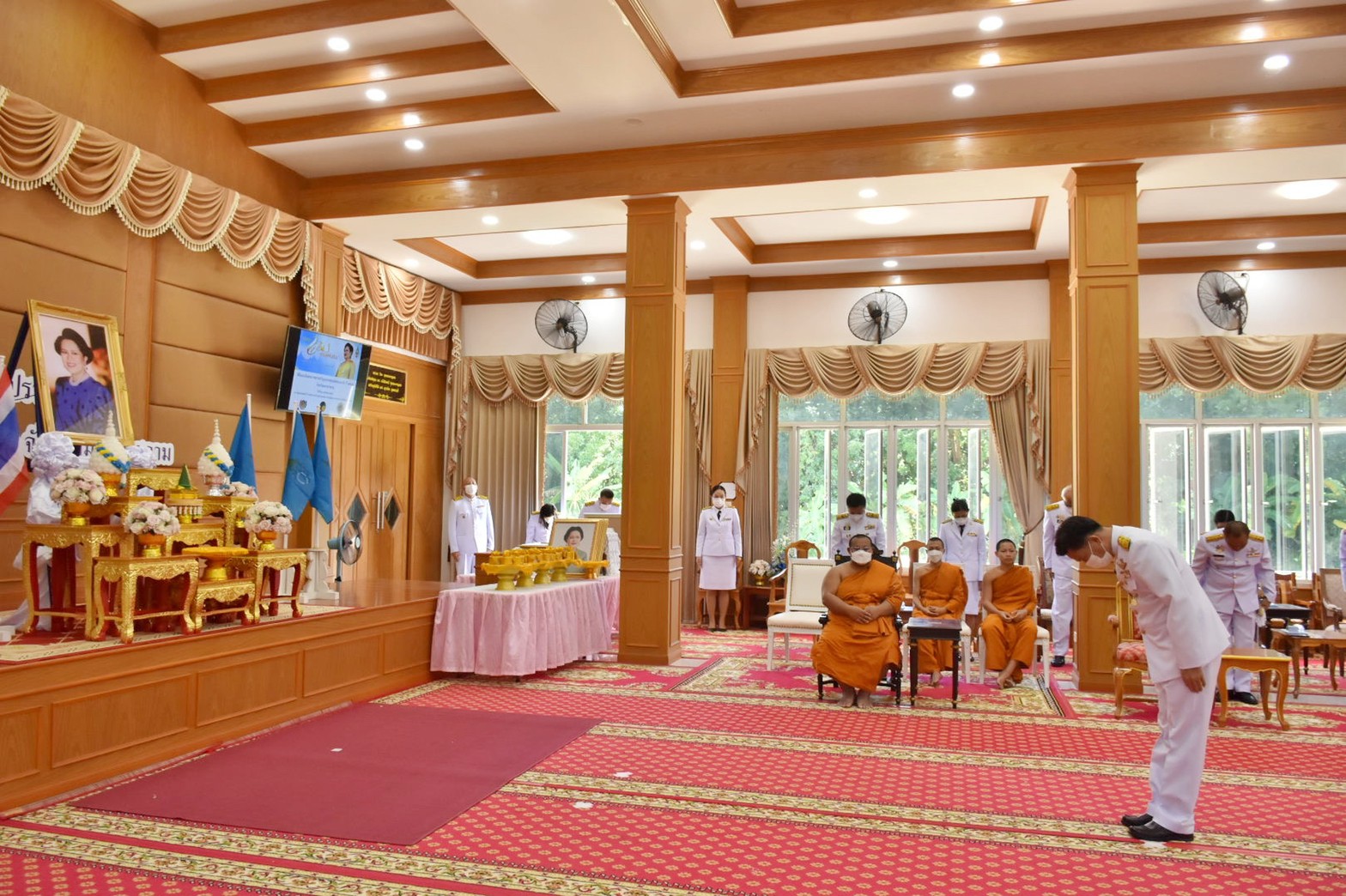จังหวัดมหาสารคามจัดพิธีมอบเงินพระราชทานขวัญถุงหมู่บ้าน/ชุมชนต้นกล้ากองทุนแม่ของแผ่นดิน ปี 2564 – 2565