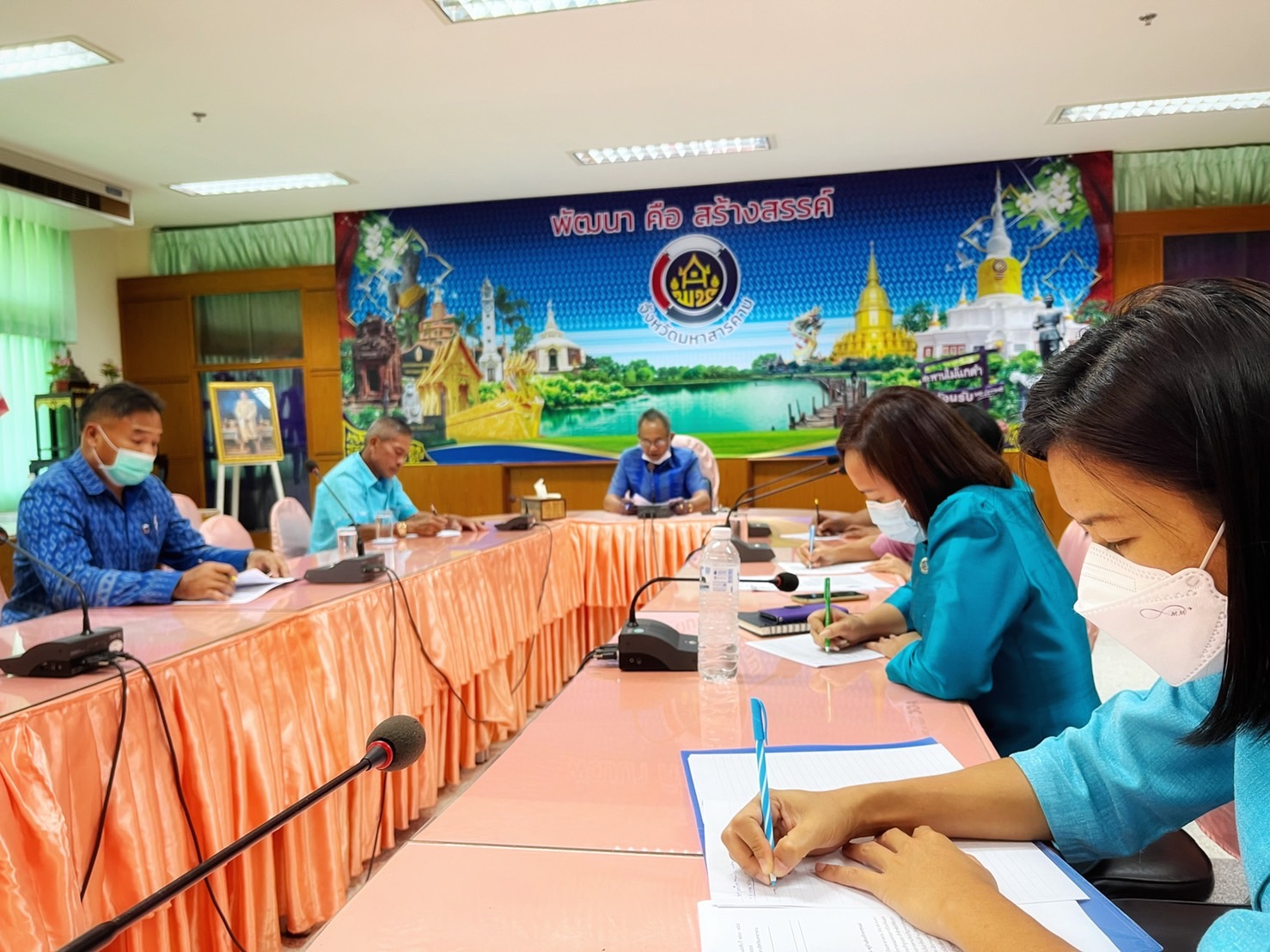 พช.มหาสารคาม ประชุมเตรียมความพร้อมพิธีมอบเงินพระราชทานขวัญถุงกองทุนแม่ของแผ่นดิน ปี 2564 – 2565