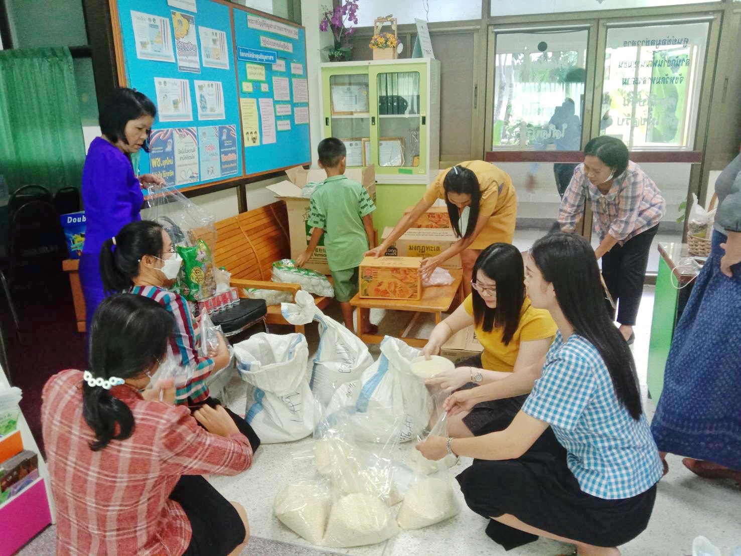 พช.มหาสารคาม รวมน้ำใจ เตรียมช่วยเหลือ ผู้ประสบอุทกภัยในพื้นที่ จ.มหาสารคาม