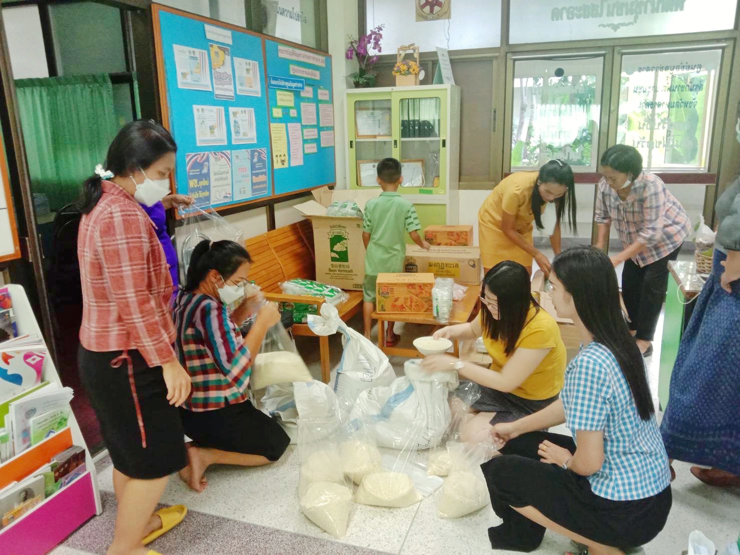 พช.มหาสารคาม รวมน้ำใจ เตรียมช่วยเหลือ ผู้ประสบอุทกภัยในพื้นที่ จ.มหาสารคาม