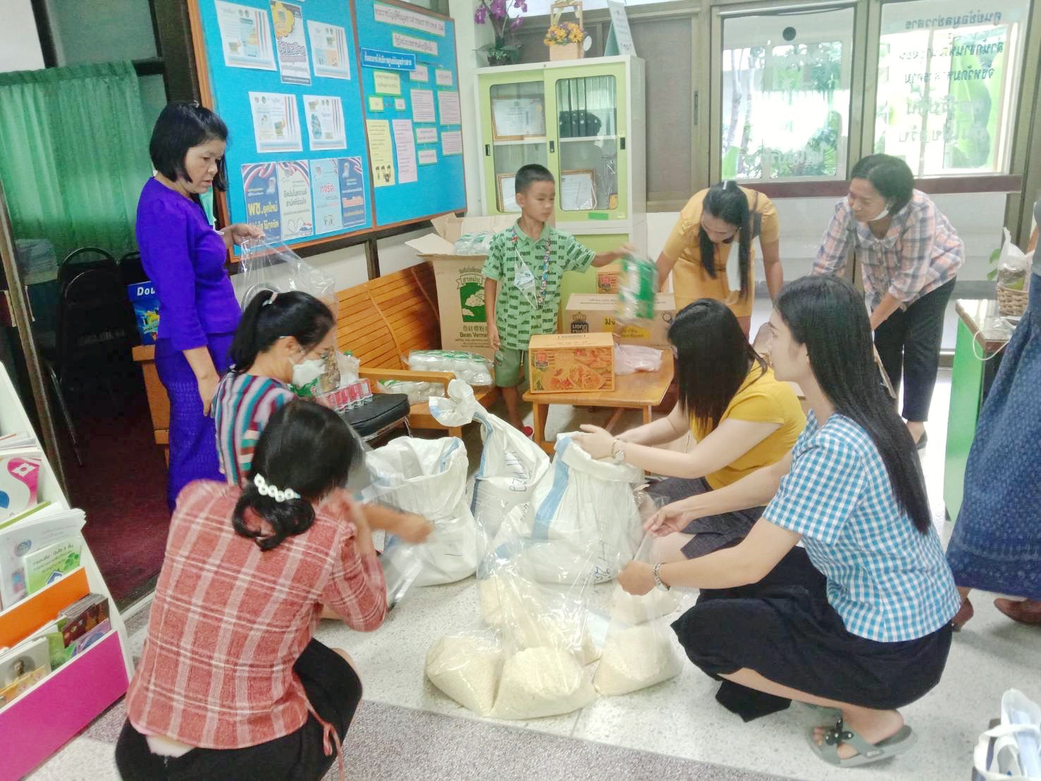 พช.มหาสารคาม รวมน้ำใจ เตรียมช่วยเหลือ ผู้ประสบอุทกภัยในพื้นที่ จ.มหาสารคาม