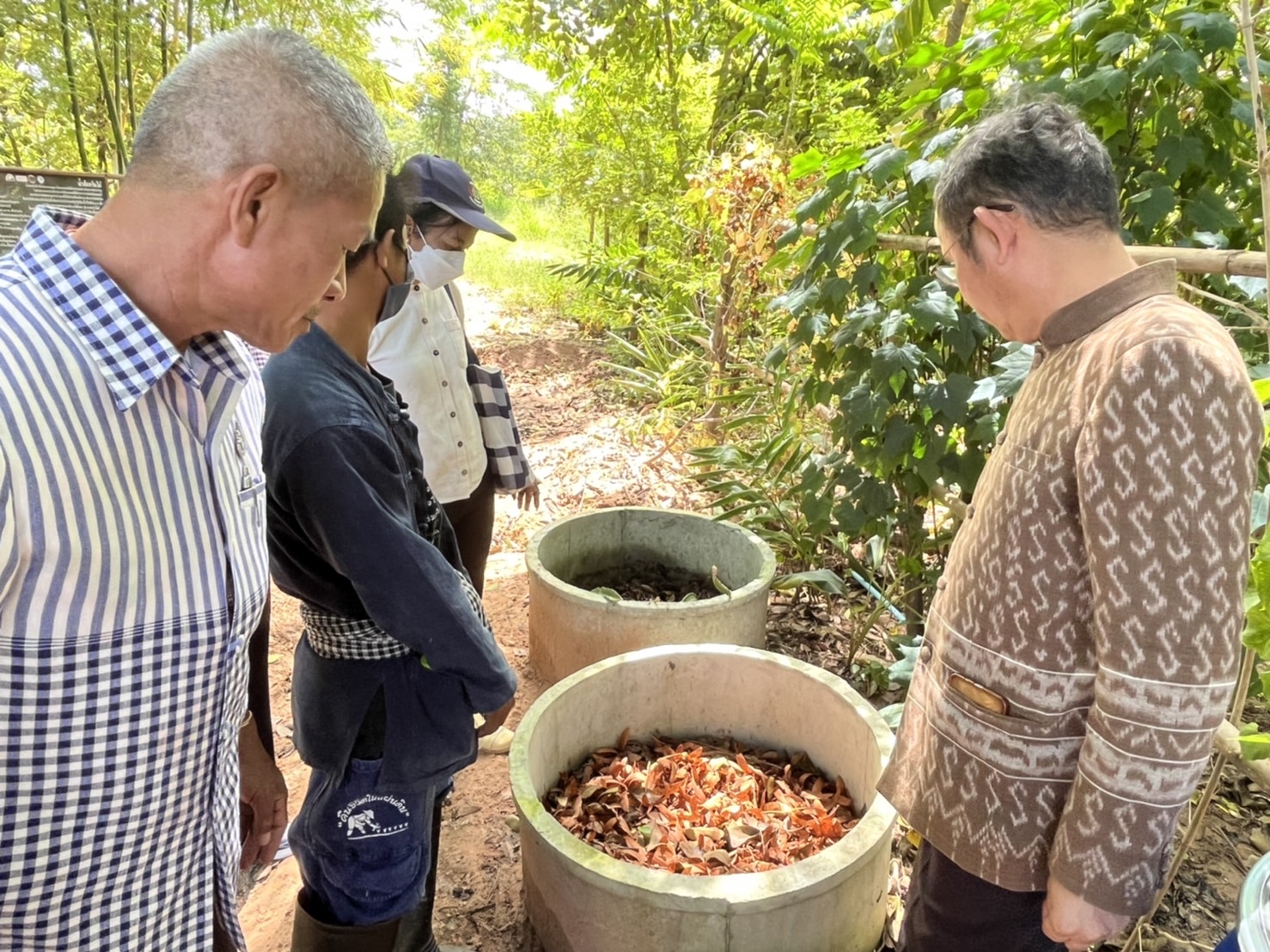 ผู้ตรวจราชการกรมการพัฒนาชุมชน ลงพื้นติดตามให้กำลังใจ ศูนย์เรียนรู้ชุมชนต้นแบบ การพัฒนาคุณภาพชีวิต ระดับตำบล (CLM) จังหวัดมหาสารคาม