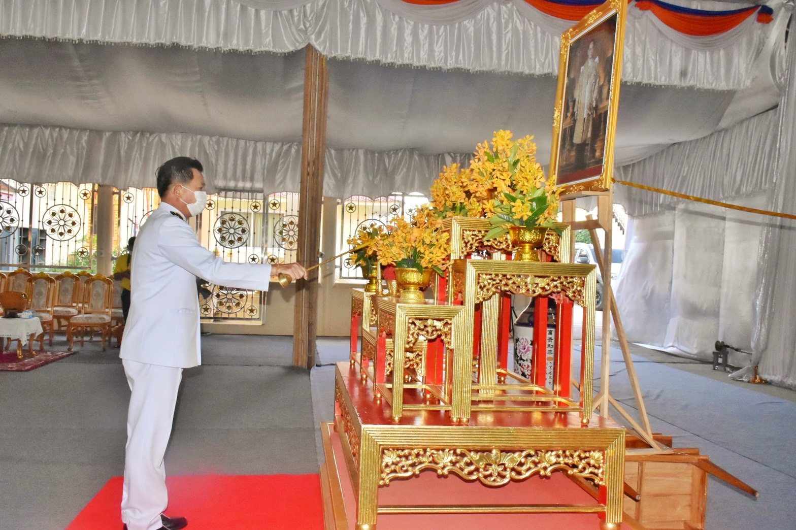 พช.มหาสารคาม ร่วมพิธีทำบุญตักบาตรถวายพระราชกุศล เนื่องในวันคล้ายวันสวรรคต พระบาทสมเด็จพระบรมชนกาธิเบศร มหาภูมิพลอดุลยเดชมหาราช บรมนาถบพิตร 13 ตุลาคม 2565