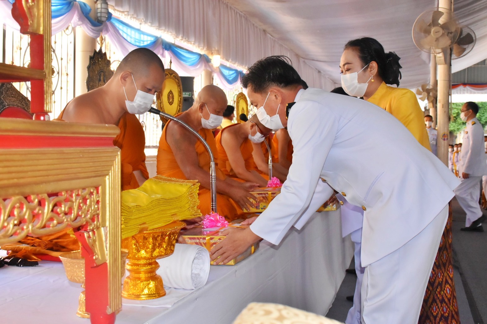 พช.มหาสารคาม ร่วมพิธีทำบุญตักบาตรถวายพระราชกุศล เนื่องในวันคล้ายวันสวรรคต พระบาทสมเด็จพระบรมชนกาธิเบศร มหาภูมิพลอดุลยเดชมหาราช บรมนาถบพิตร 13 ตุลาคม 2565
