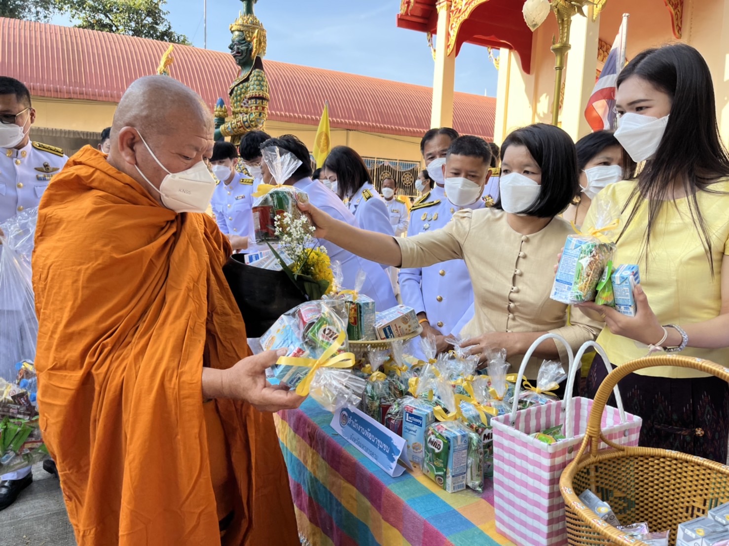 พช.มหาสารคาม ร่วมพิธีทำบุญตักบาตรถวายพระราชกุศล เนื่องในวันคล้ายวันสวรรคต พระบาทสมเด็จพระบรมชนกาธิเบศร มหาภูมิพลอดุลยเดชมหาราช บรมนาถบพิตร 13 ตุลาคม 2565