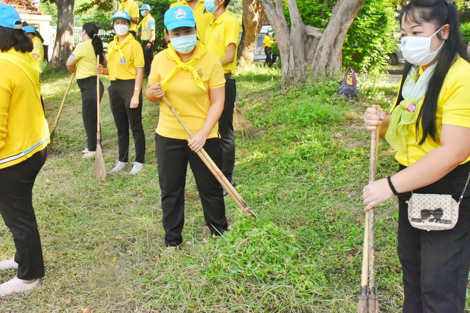 พช.มหาสารคาม ร่วมกิจกรรมจิตอาสาเนื่องในวันคล้ายวันสวรรคตพระบาทสมเด็จพระบรมชนกาธิเบศร มหาภูมิพลอดุลยเดชมหาราช บรมนาถบพิตร 13 ตุลาคม 2565