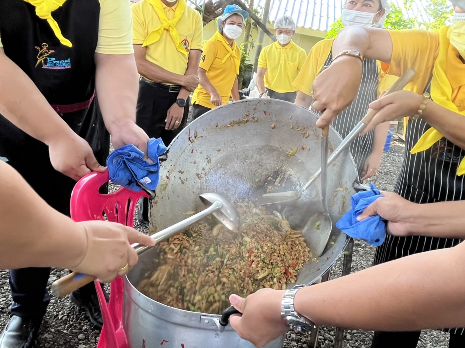พช.มหาสารคาม ร่วมกิจกรรมจิตอาสาเนื่องในวันคล้ายวันสวรรคตพระบาทสมเด็จพระบรมชนกาธิเบศร มหาภูมิพลอดุลยเดชมหาราช บรมนาถบพิตร 13 ตุลาคม 2565