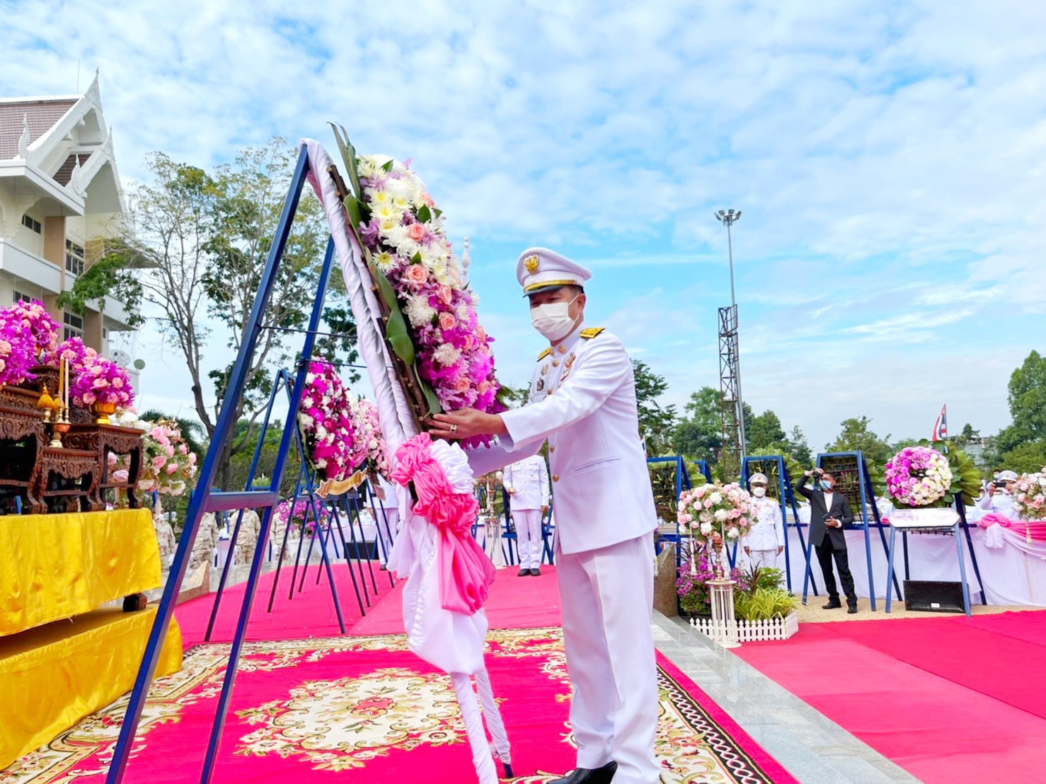 พช.มหาสารคาม ร่วมพิธีวางพวงมาลา “วันปิยมหาราช” น้อมรำลึกวันคล้ายวันสวรรคต “พระบาทสมเด็จพระจุลจอมเกล้าเจ้าอยู่หัว”