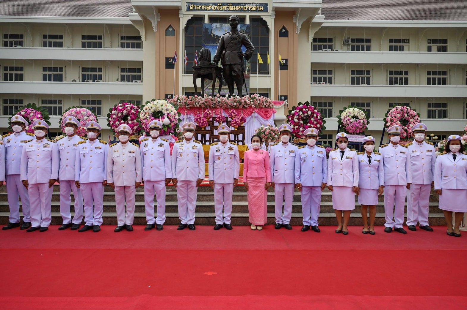 พช.มหาสารคาม ร่วมพิธีวางพวงมาลา “วันปิยมหาราช” น้อมรำลึกวันคล้ายวันสวรรคต “พระบาทสมเด็จพระจุลจอมเกล้าเจ้าอยู่หัว”