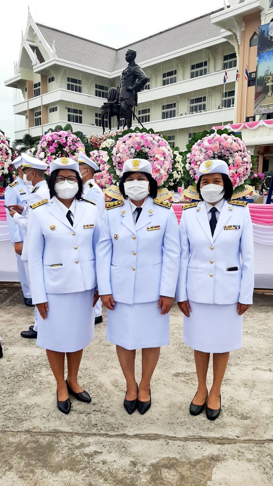พช.มหาสารคาม ร่วมพิธีวางพวงมาลา “วันปิยมหาราช” น้อมรำลึกวันคล้ายวันสวรรคต “พระบาทสมเด็จพระจุลจอมเกล้าเจ้าอยู่หัว”