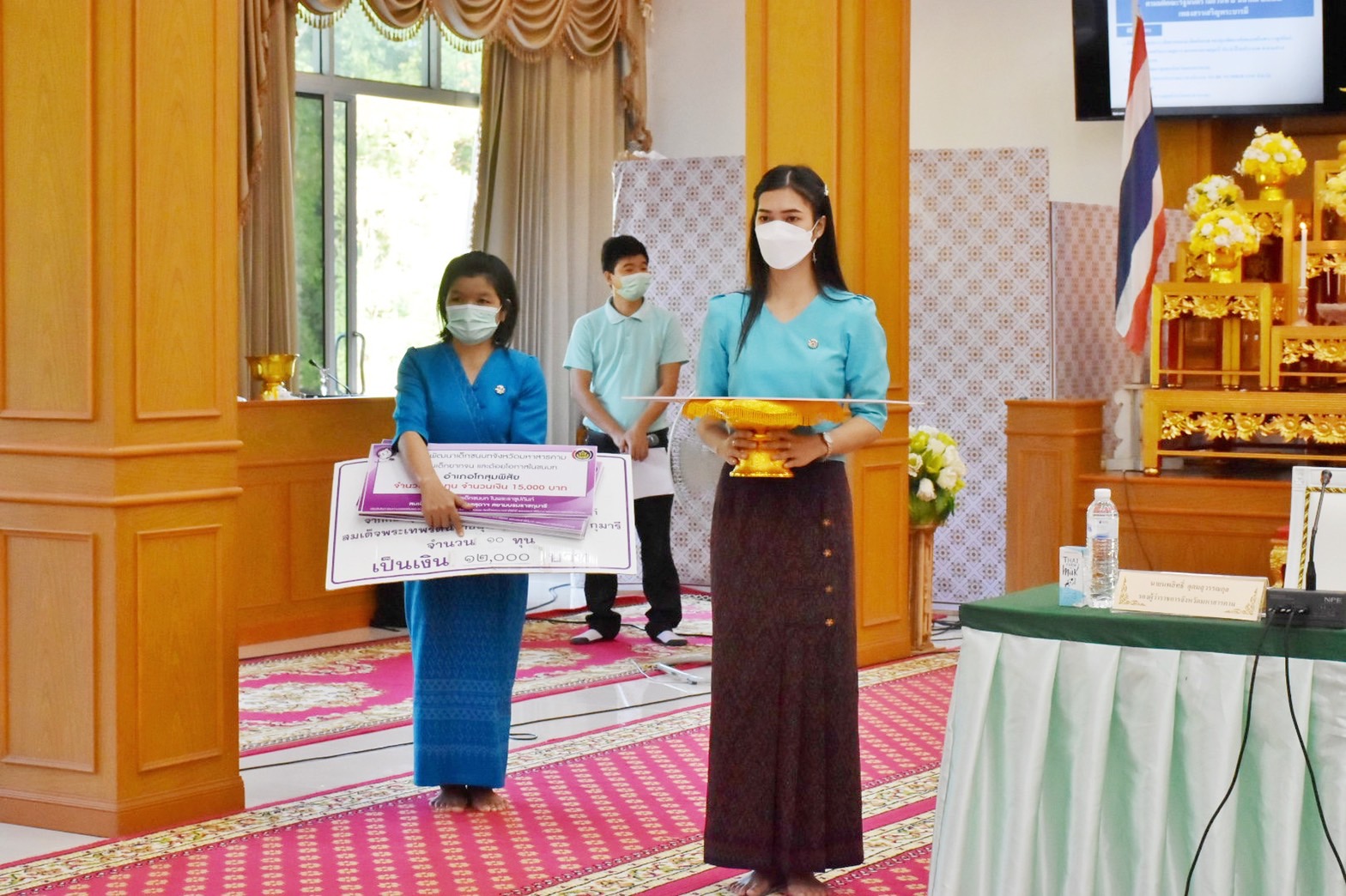 จังหวัดมหาสารคามมอบทุนอุปการะเด็กยากจนและด้อยโอกาส กองทุนพัฒนาเด็กชนบท ในพระราชูปถัมภ์ สมเด็จพระเทพรัตนราชสุดาฯ สยามบรมราชกุมารี ประจำปีงบประมาณ พ.ศ. 2565