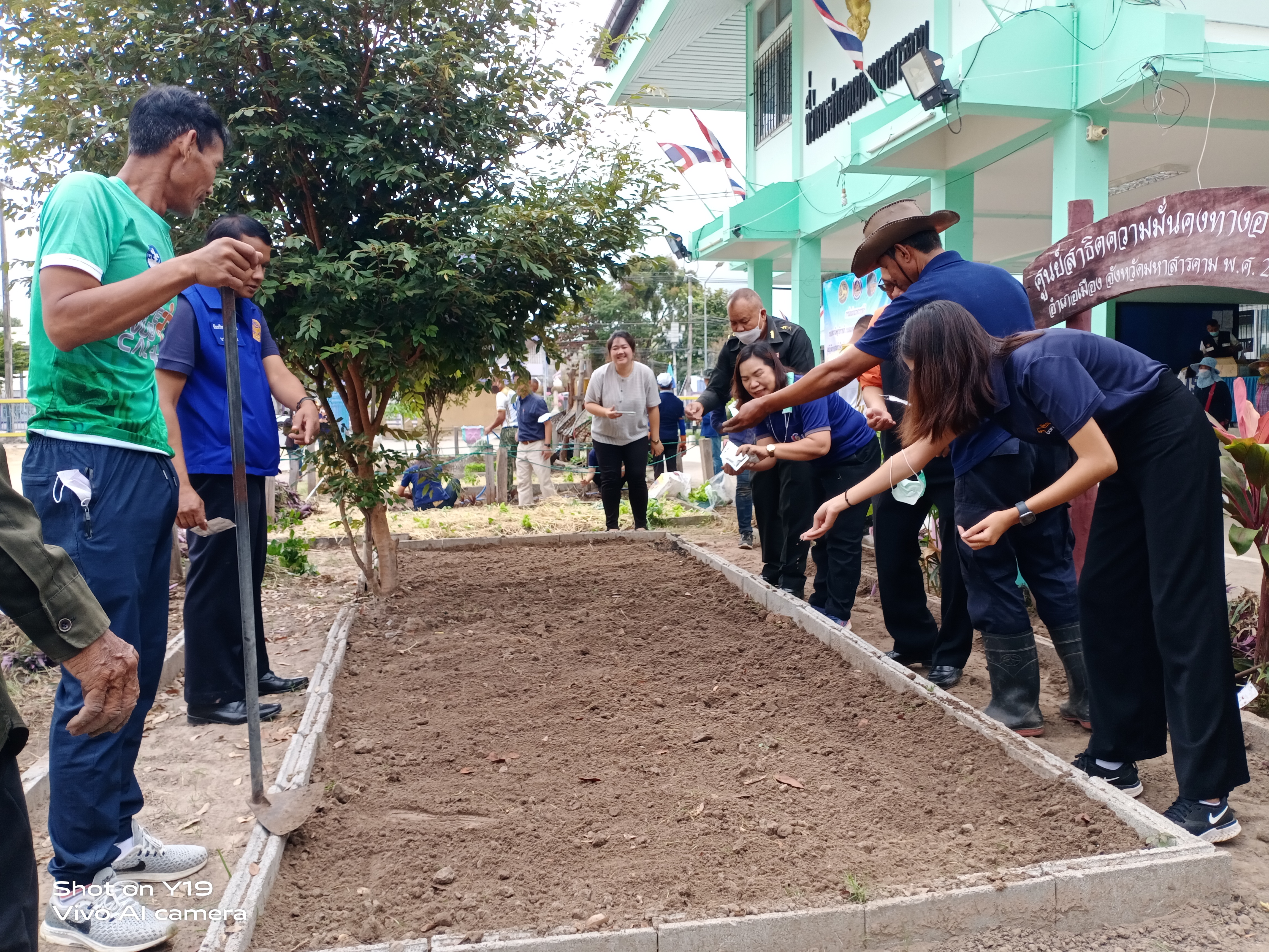 พช.อำเภอเมืองมหาสารคาม ดำเนินกิจกรรมการน้อมนำแนวพระราชดำริของสมเด็จพระกนิษฐาธิราชเจ้า กรมสมเด็จพระเทพรัตนราชสุดาฯ สยามบรมราชกุมารี สู่ปฏิบัติการปลูกผักสวนครัวเพื่อสร้างความมั่นคงทางอาหาร ประจำปีงบประมาณ พ.ศ. ๒๕๖๖
