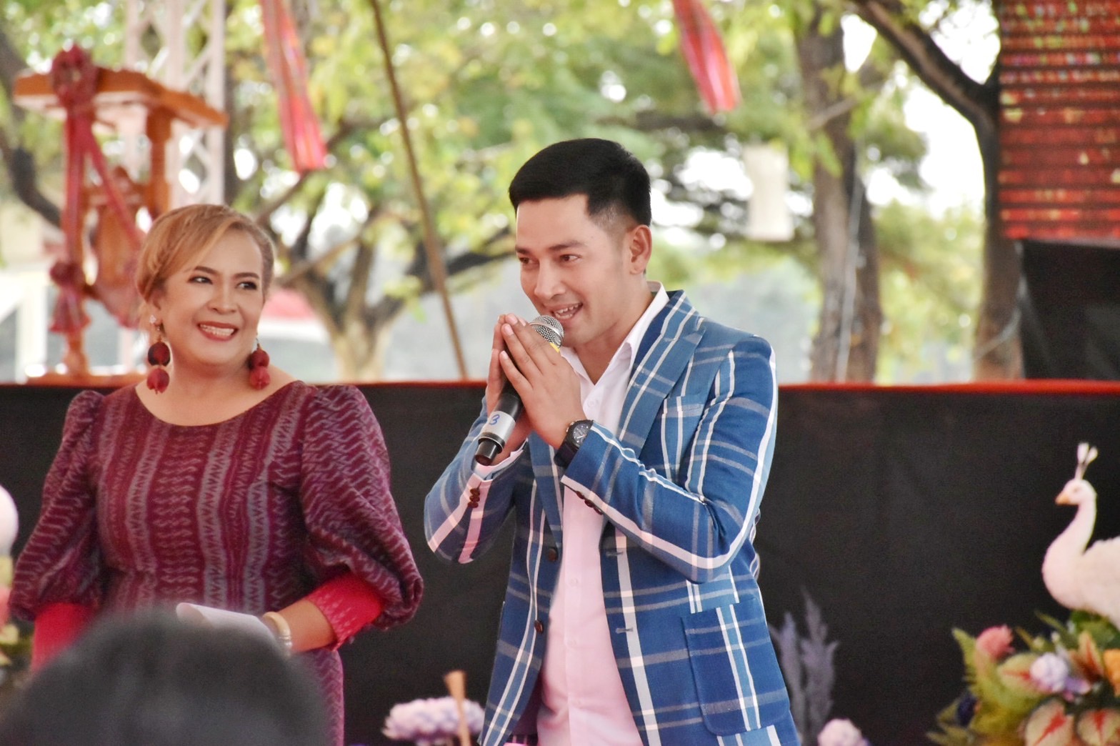 พช.มหาสารคาม ร่วมเปิดงานมรดกภูมิปัญญา พัฒนาสู่ความยั่งยืน ฟื้นฟูเศรษฐกิจ ร่วมกับเครือข่ายขนสินค้า OTOP จัดแสดงและจำหน่าย