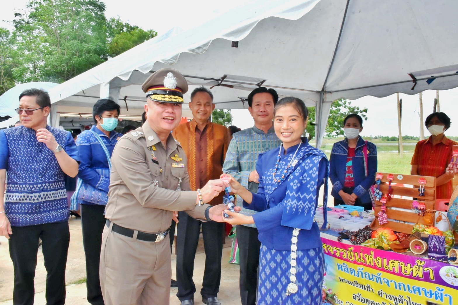 พช.มหาสารคาม ร่วมเปิดงานมรดกภูมิปัญญา พัฒนาสู่ความยั่งยืน ฟื้นฟูเศรษฐกิจ ร่วมกับเครือข่ายขนสินค้า OTOP จัดแสดงและจำหน่าย