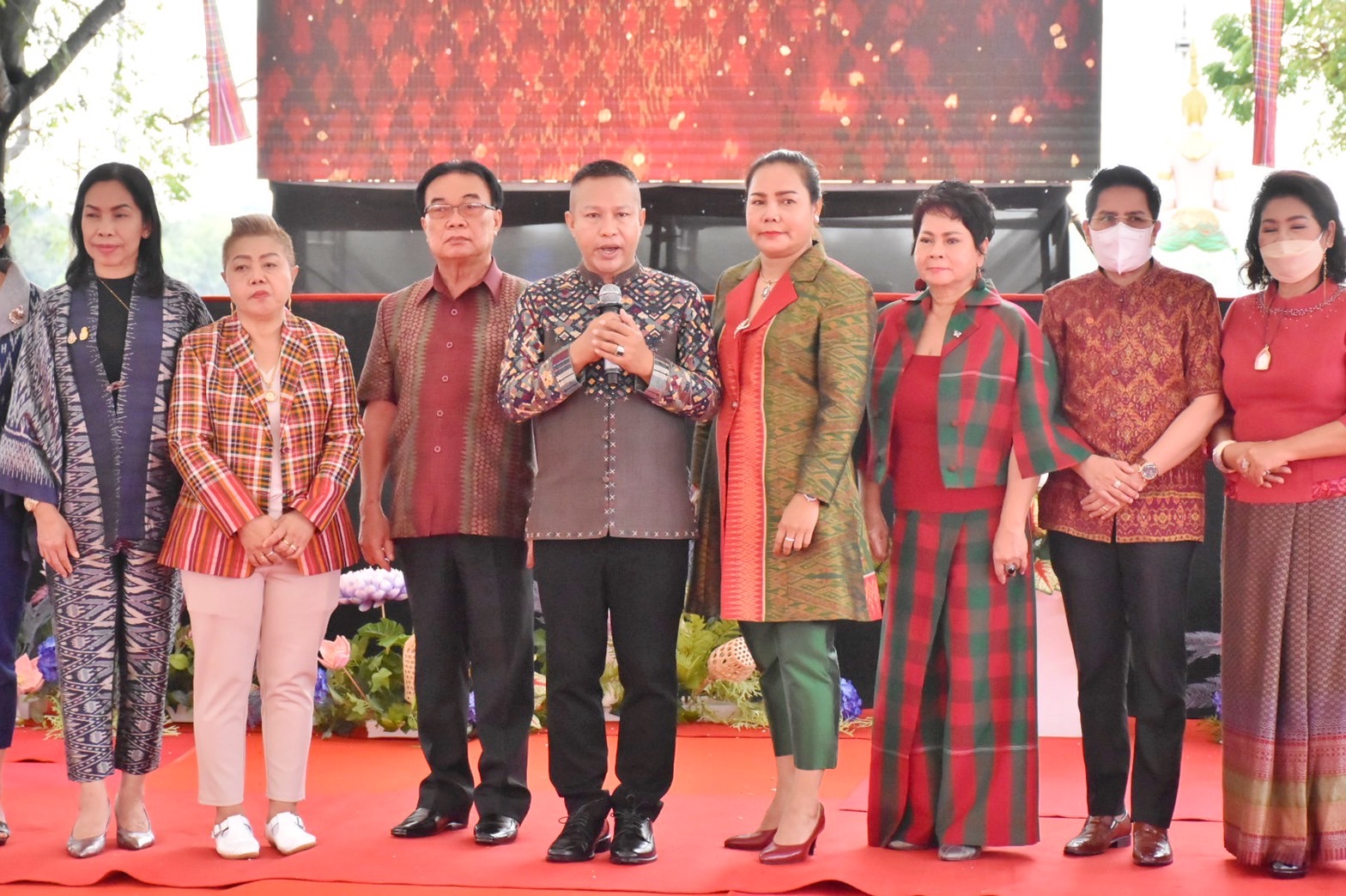 พช.มหาสารคาม ร่วมเปิดงานมรดกภูมิปัญญา พัฒนาสู่ความยั่งยืน ฟื้นฟูเศรษฐกิจ ร่วมกับเครือข่ายขนสินค้า OTOP จัดแสดงและจำหน่าย
