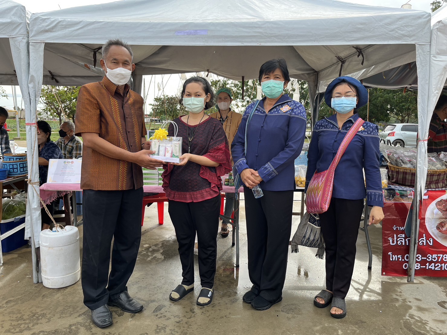 พช.มหาสารคาม ร่วมเปิดงานมรดกภูมิปัญญา พัฒนาสู่ความยั่งยืน ฟื้นฟูเศรษฐกิจ ร่วมกับเครือข่ายขนสินค้า OTOP จัดแสดงและจำหน่าย