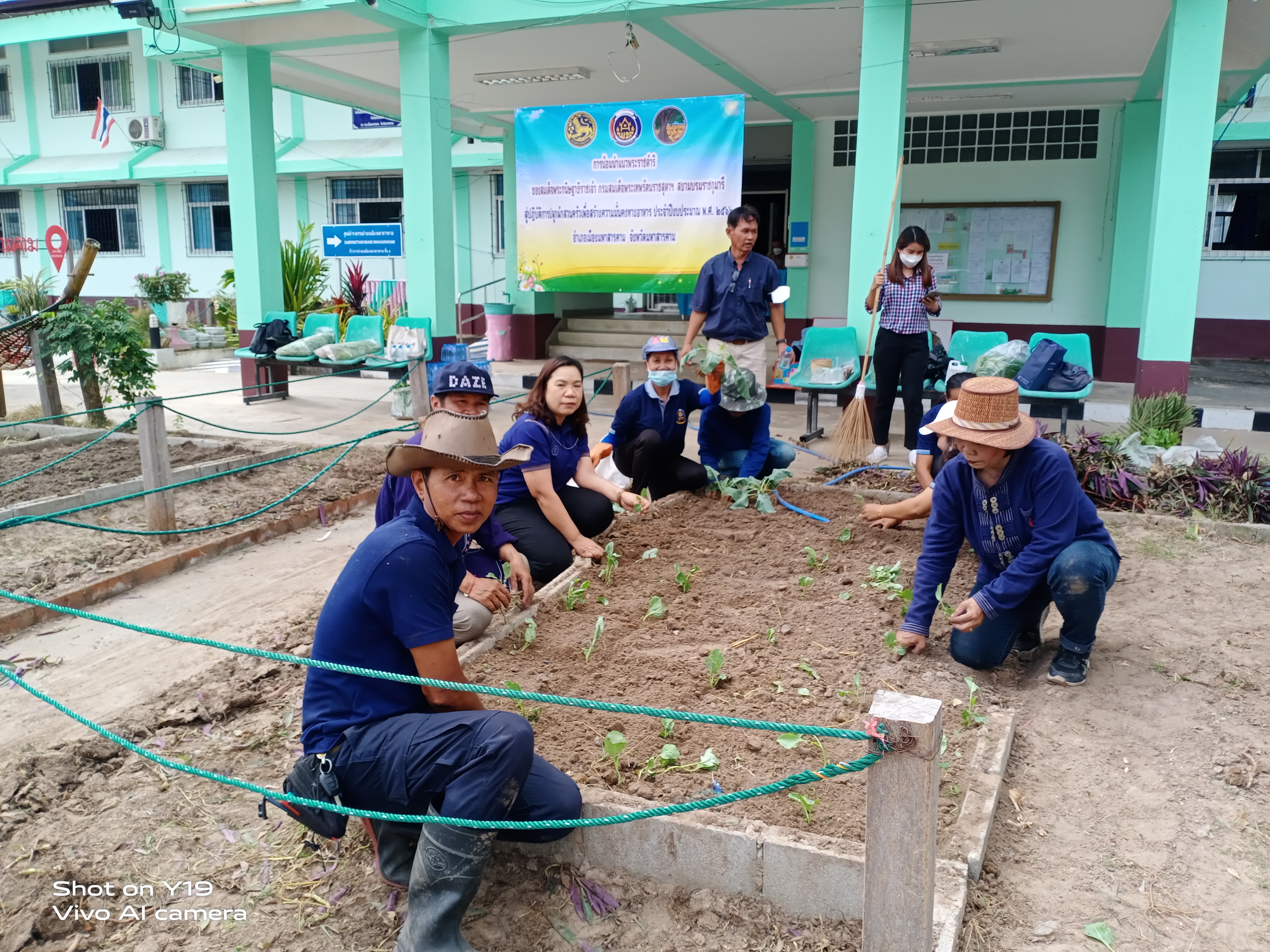 พช.อำเภอเมืองมหาสารคาม ดำเนินกิจกรรมการน้อมนำแนวพระราชดำริของสมเด็จพระกนิษฐาธิราชเจ้า กรมสมเด็จพระเทพรัตนราชสุดาฯ สยามบรมราชกุมารี สู่ปฏิบัติการปลูกผักสวนครัวเพื่อสร้างความมั่นคงทางอาหาร ประจำปีงบประมาณ พ.ศ. ๒๕๖๖