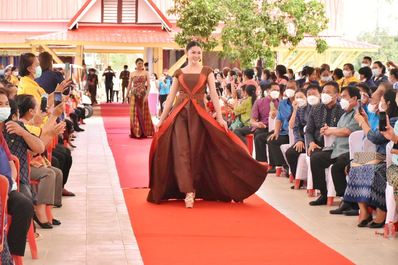 พช.มหาสารคาม ร่วมเปิดงานมรดกภูมิปัญญา พัฒนาสู่ความยั่งยืน ฟื้นฟูเศรษฐกิจ ร่วมกับเครือข่ายขนสินค้า OTOP จัดแสดงและจำหน่าย