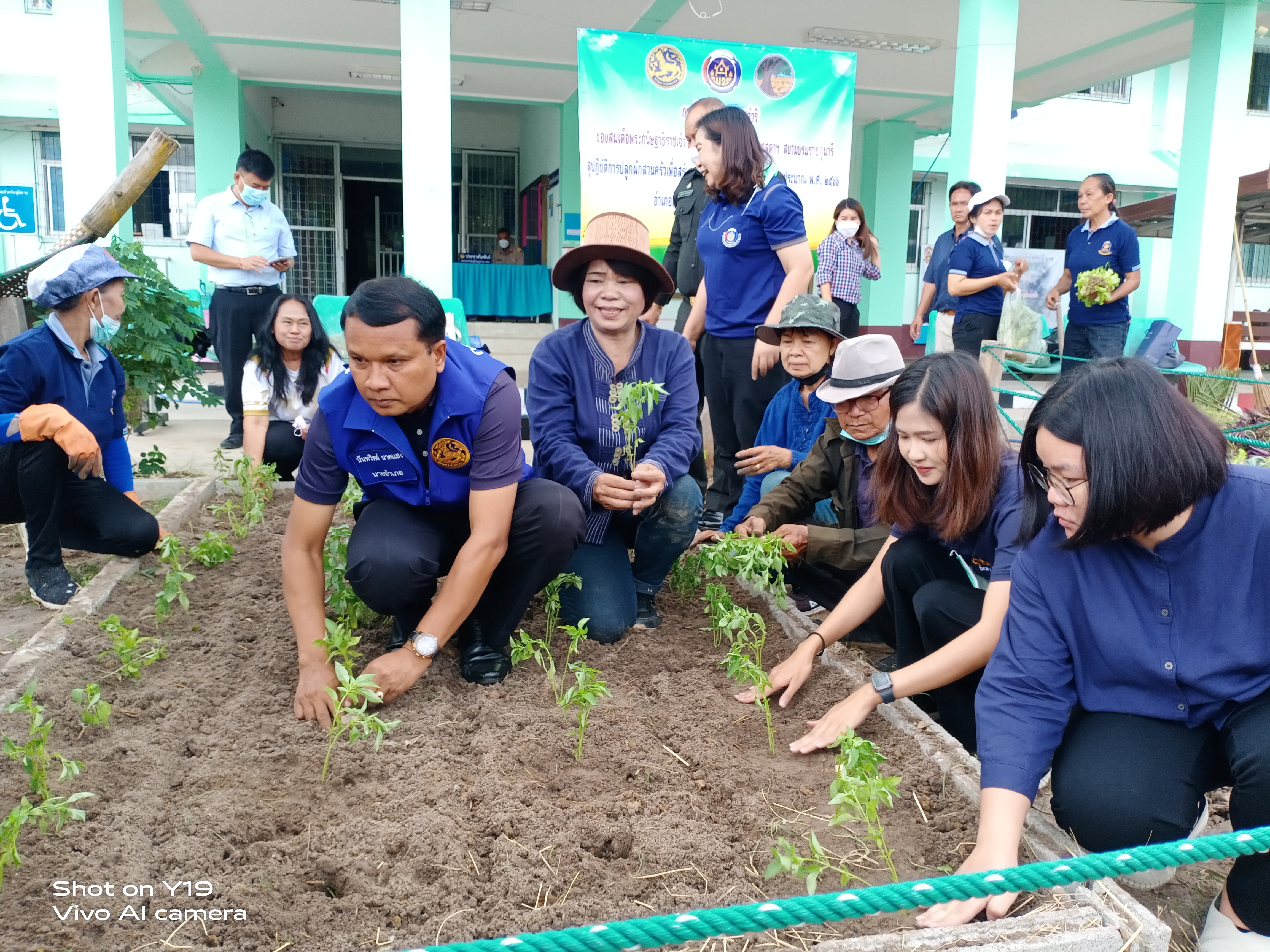 พช.อำเภอเมืองมหาสารคาม ดำเนินกิจกรรมการน้อมนำแนวพระราชดำริของสมเด็จพระกนิษฐาธิราชเจ้า กรมสมเด็จพระเทพรัตนราชสุดาฯ สยามบรมราชกุมารี สู่ปฏิบัติการปลูกผักสวนครัวเพื่อสร้างความมั่นคงทางอาหาร ประจำปีงบประมาณ พ.ศ. ๒๕๖๖
