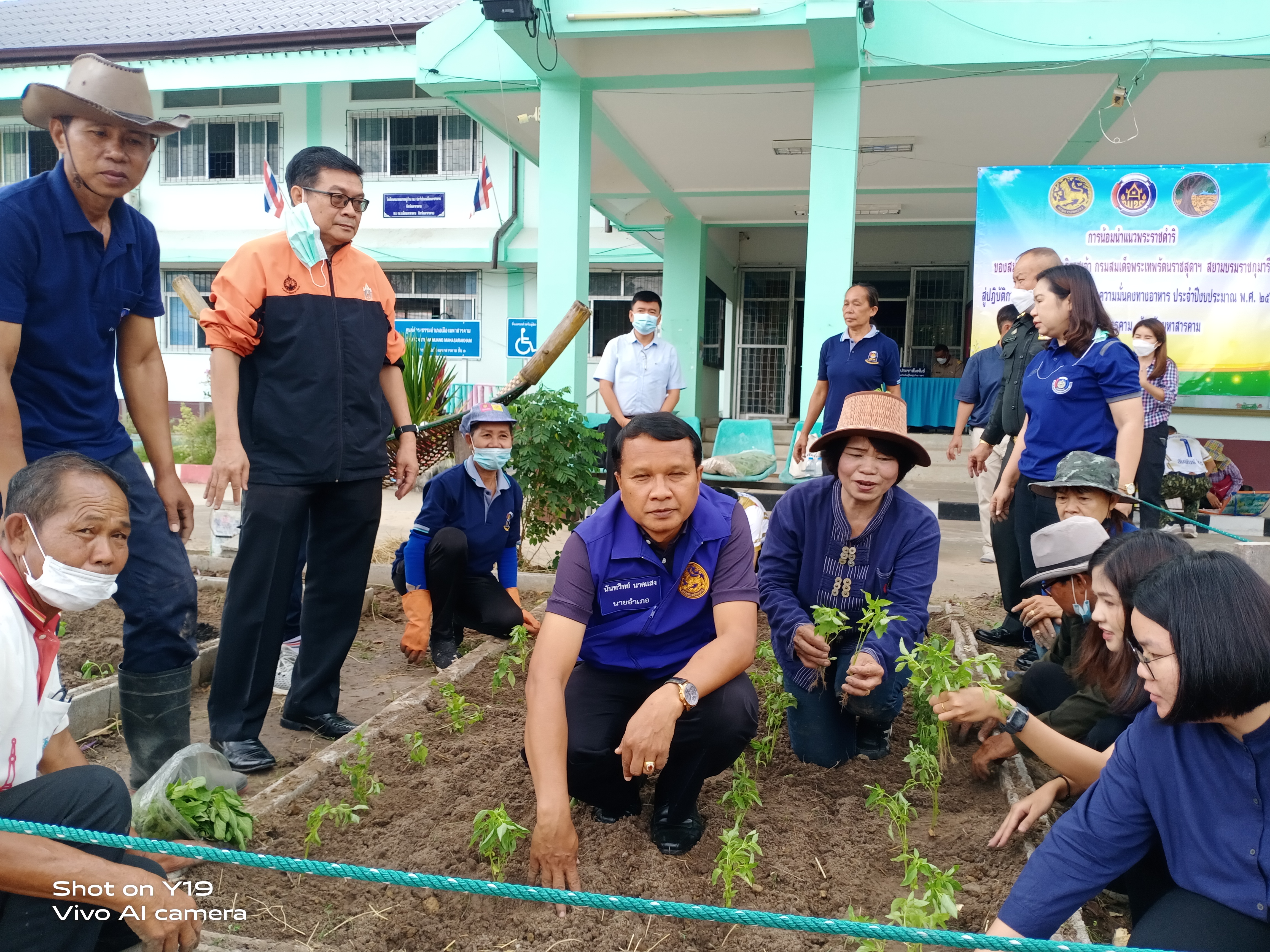 พช.อำเภอเมืองมหาสารคาม ดำเนินกิจกรรมการน้อมนำแนวพระราชดำริของสมเด็จพระกนิษฐาธิราชเจ้า กรมสมเด็จพระเทพรัตนราชสุดาฯ สยามบรมราชกุมารี สู่ปฏิบัติการปลูกผักสวนครัวเพื่อสร้างความมั่นคงทางอาหาร ประจำปีงบประมาณ พ.ศ. ๒๕๖๖