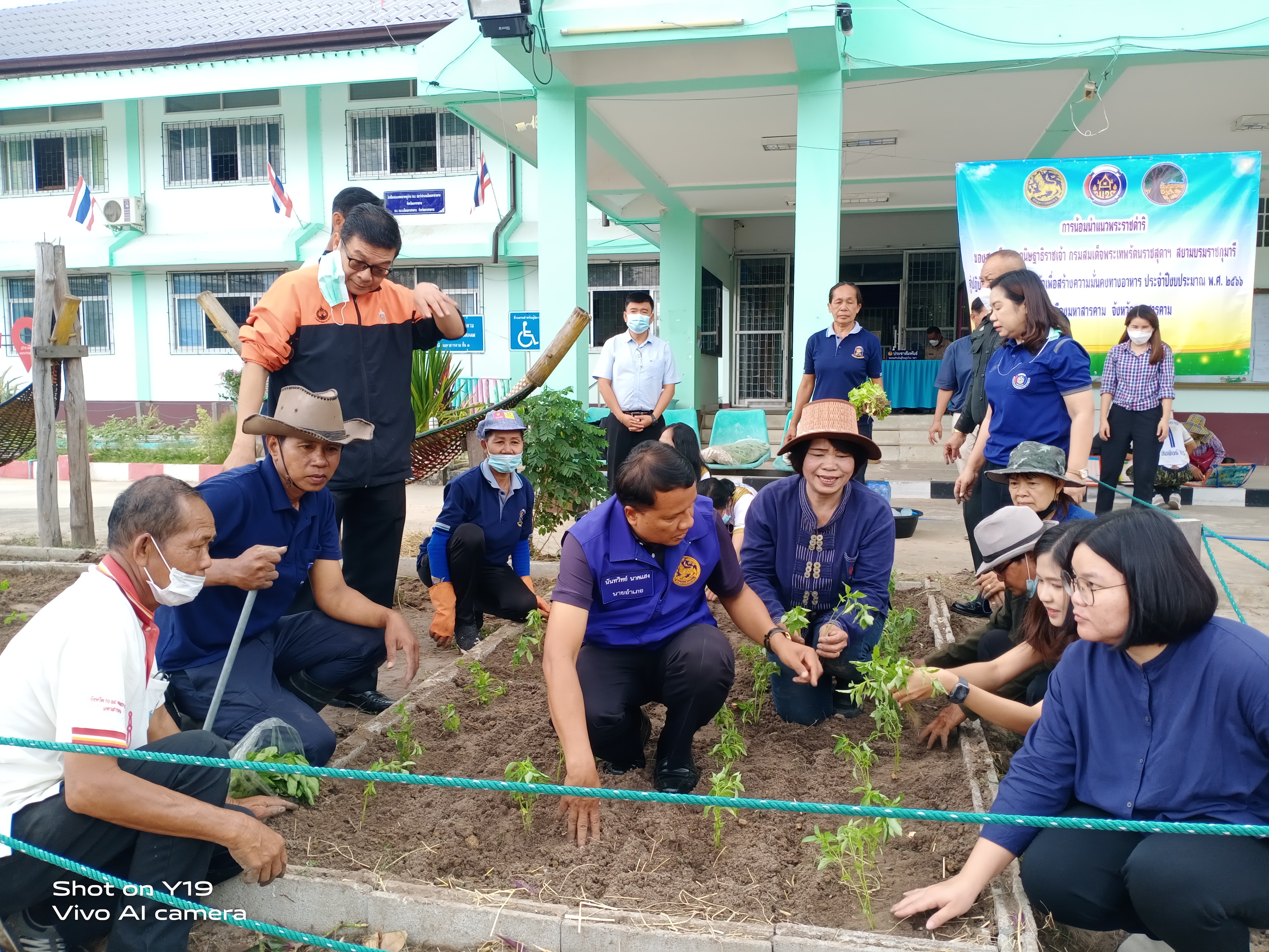 พช.อำเภอเมืองมหาสารคาม ดำเนินกิจกรรมการน้อมนำแนวพระราชดำริของสมเด็จพระกนิษฐาธิราชเจ้า กรมสมเด็จพระเทพรัตนราชสุดาฯ สยามบรมราชกุมารี สู่ปฏิบัติการปลูกผักสวนครัวเพื่อสร้างความมั่นคงทางอาหาร ประจำปีงบประมาณ พ.ศ. ๒๕๖๖