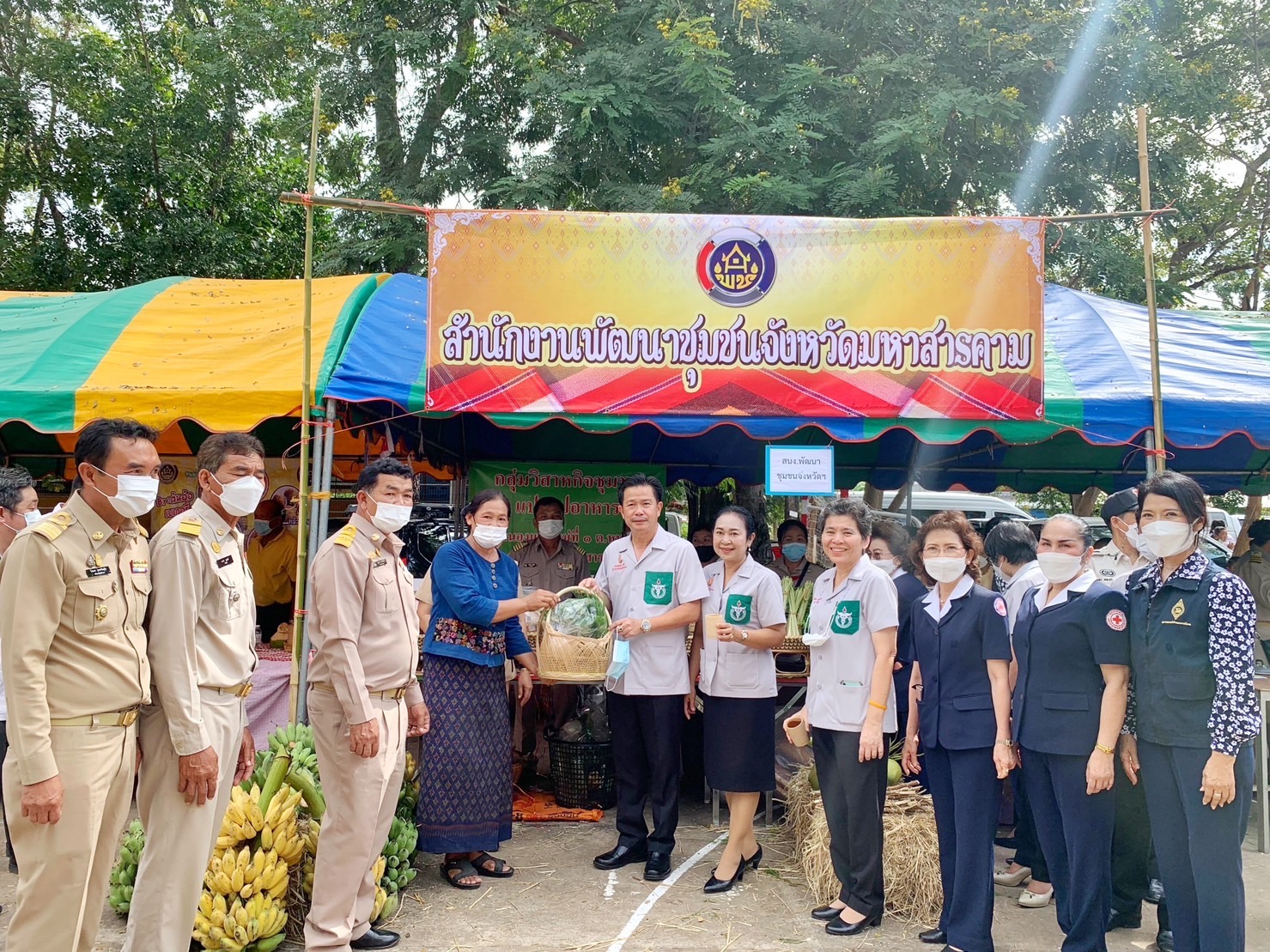พช.มหาสารคาม ร่วมโครงการปกป้องและเชิดชูสถาบันพระมหากษัตริย์ และหน่วยบำบัดทุกข์ บำรุงสุข สร้างรอยยิ้มให้ประชาชน จ.มหาสารคาม (จังหวัดเคลื่อนที่ ) ประจำเดือน พฤศจิกายน 2565