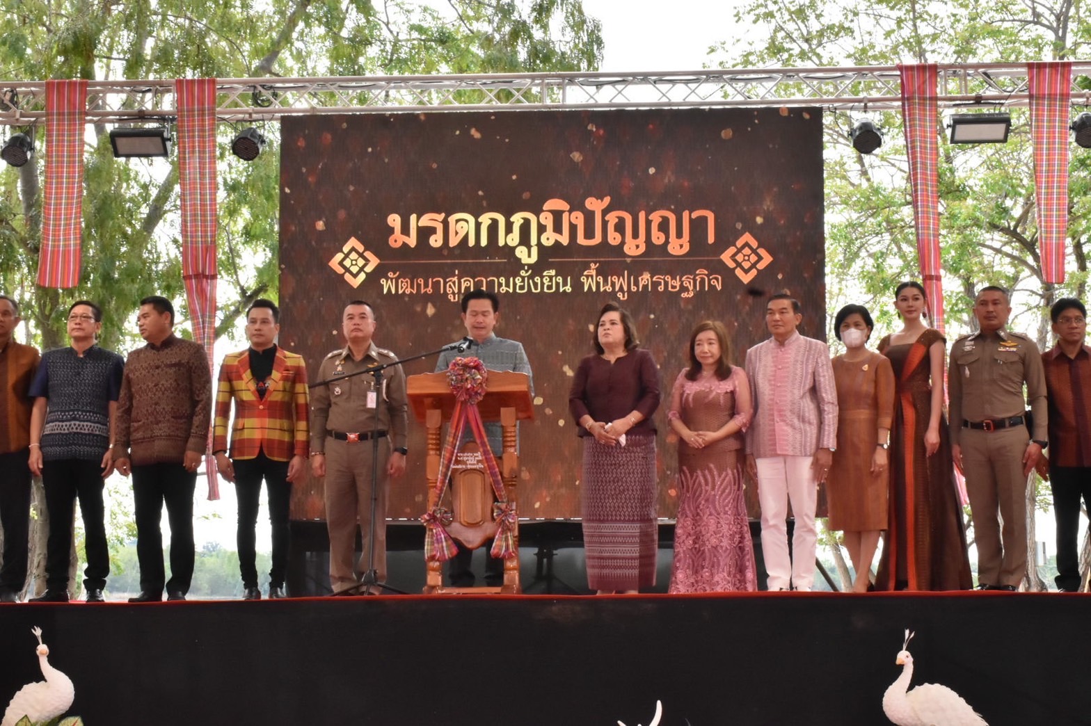 พช.มหาสารคาม ร่วมเปิดงานมรดกภูมิปัญญา พัฒนาสู่ความยั่งยืน ฟื้นฟูเศรษฐกิจ ร่วมกับเครือข่ายขนสินค้า OTOP จัดแสดงและจำหน่าย