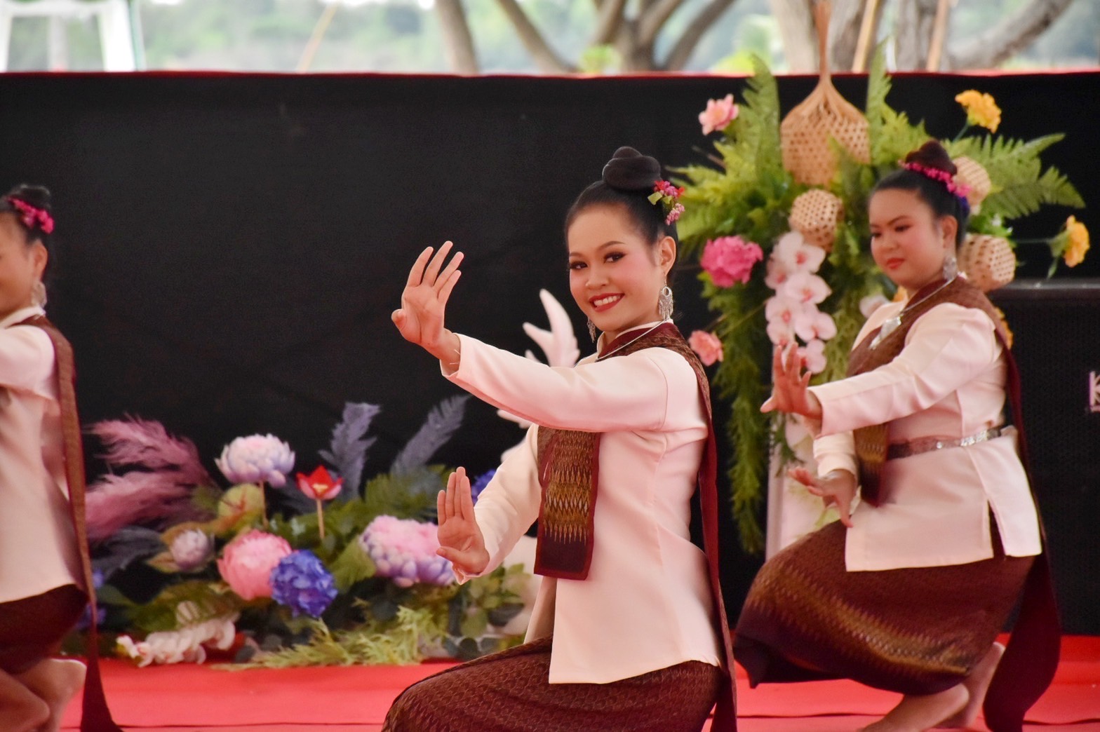 พช.มหาสารคาม ร่วมเปิดงานมรดกภูมิปัญญา พัฒนาสู่ความยั่งยืน ฟื้นฟูเศรษฐกิจ ร่วมกับเครือข่ายขนสินค้า OTOP จัดแสดงและจำหน่าย