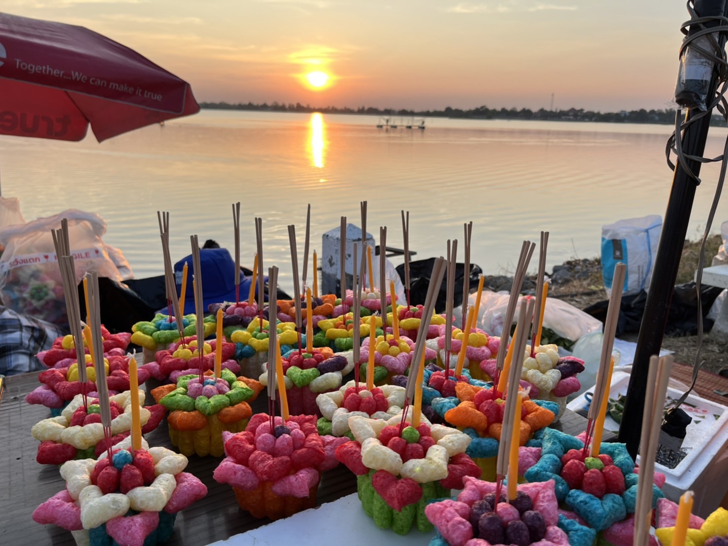 จัดใหญ่ทั่วเมือง…งานประเพณีลอยกระทง ประจำปี 2565 พช.มหาสารคาม ร่วมพิธีเปิดงาน พร้อมนำสินค้า OTOP จำหน่ายในงาน