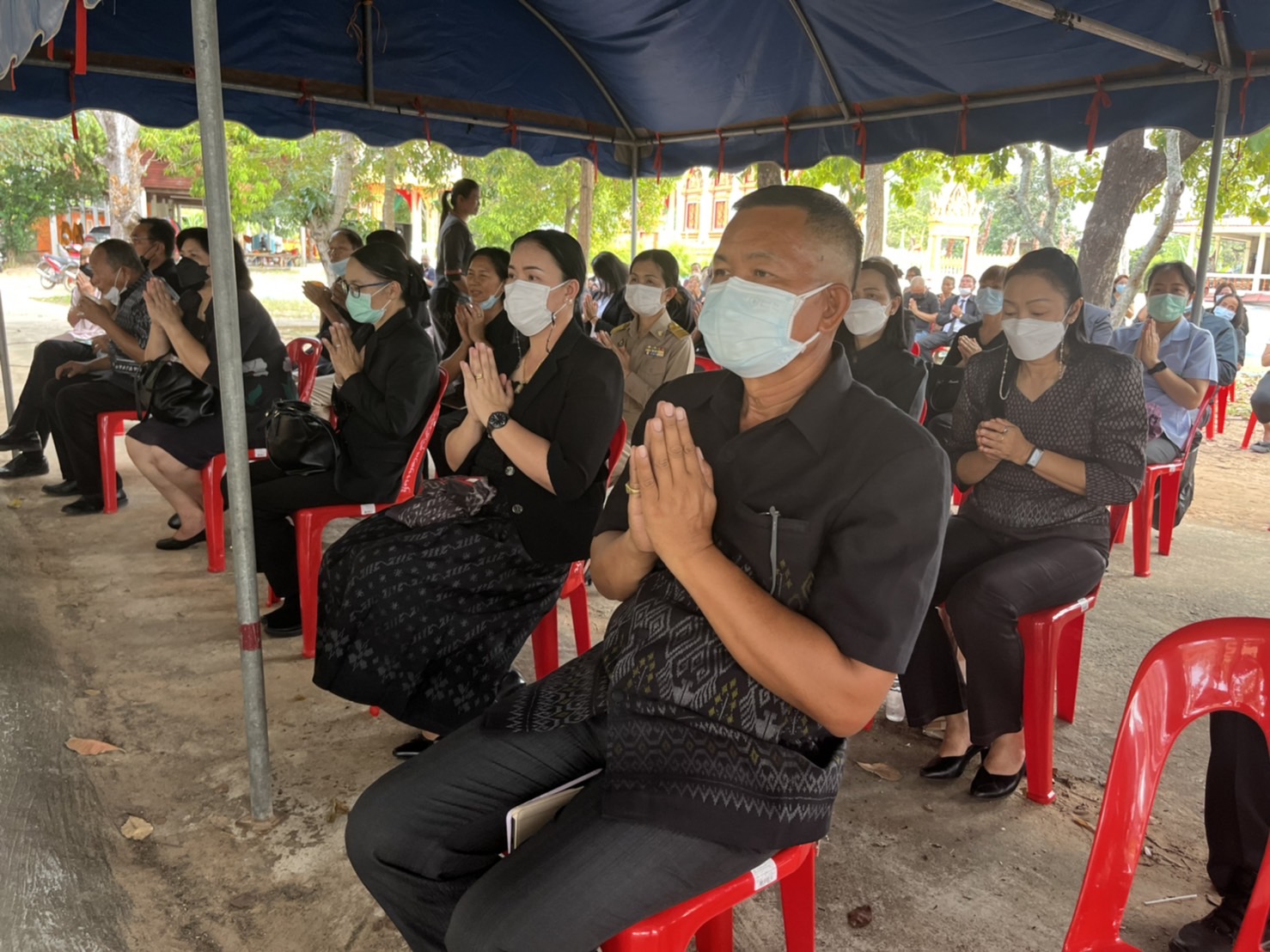 พช.มหาสารคาม ร่วมพิธีฌาปนกิจศพและประชุมเพลิง คุณพ่อทองพูล โพธิ์ตาก บิดา นายเจษฎาธนพงษ์ โพธิ์ตาก ผอ.กลุ่มงานประสานและสนับสนุนการบริหารงานพัฒนาชุมชน