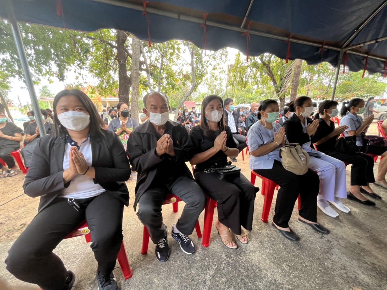 พช.มหาสารคาม ร่วมพิธีฌาปนกิจศพและประชุมเพลิง คุณพ่อทองพูล โพธิ์ตาก บิดา นายเจษฎาธนพงษ์ โพธิ์ตาก ผอ.กลุ่มงานประสานและสนับสนุนการบริหารงานพัฒนาชุมชน