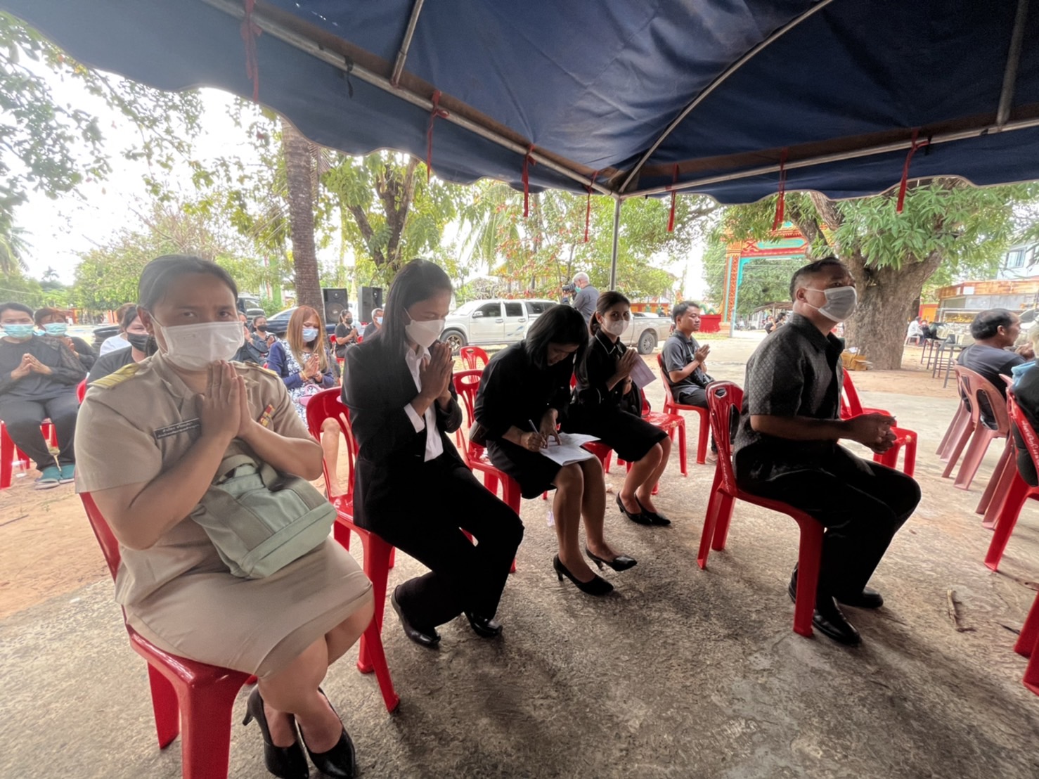 พช.มหาสารคาม ร่วมพิธีฌาปนกิจศพและประชุมเพลิง คุณพ่อทองพูล โพธิ์ตาก บิดา นายเจษฎาธนพงษ์ โพธิ์ตาก ผอ.กลุ่มงานประสานและสนับสนุนการบริหารงานพัฒนาชุมชน