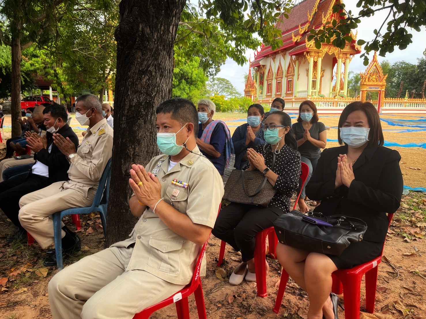 พช.มหาสารคาม ร่วมพิธีฌาปนกิจศพและประชุมเพลิง คุณพ่อทองพูล โพธิ์ตาก บิดา นายเจษฎาธนพงษ์ โพธิ์ตาก ผอ.กลุ่มงานประสานและสนับสนุนการบริหารงานพัฒนาชุมชน