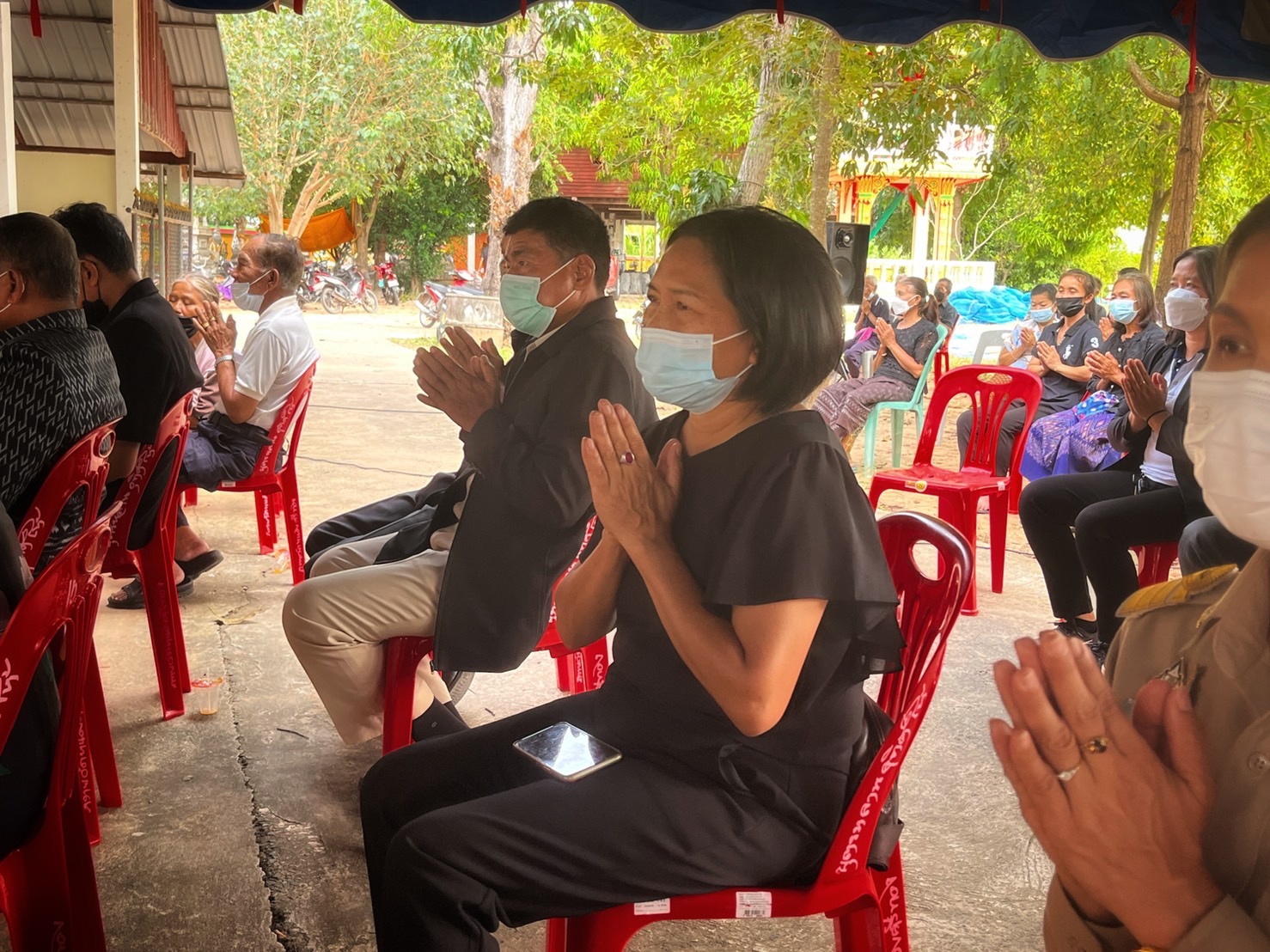 พช.มหาสารคาม ร่วมพิธีฌาปนกิจศพและประชุมเพลิง คุณพ่อทองพูล โพธิ์ตาก บิดา นายเจษฎาธนพงษ์ โพธิ์ตาก ผอ.กลุ่มงานประสานและสนับสนุนการบริหารงานพัฒนาชุมชน