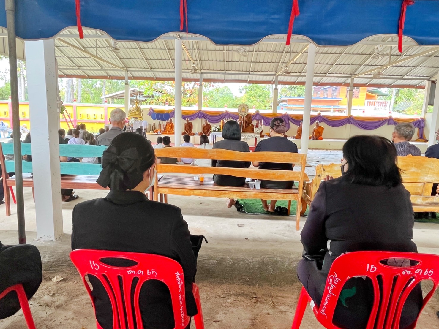 พช.มหาสารคาม ร่วมพิธีฌาปนกิจศพและประชุมเพลิง คุณพ่อทองพูล โพธิ์ตาก บิดา นายเจษฎาธนพงษ์ โพธิ์ตาก ผอ.กลุ่มงานประสานและสนับสนุนการบริหารงานพัฒนาชุมชน