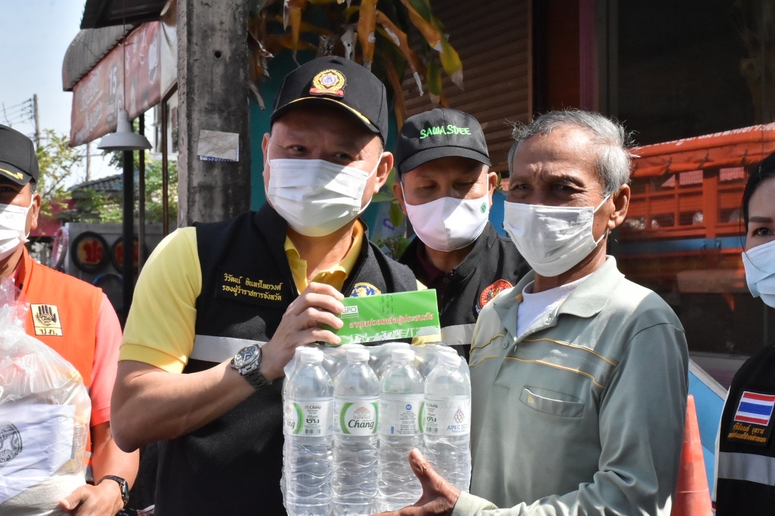 พช.มหาสารคาม ร่วมกับทีมหัวหน้าส่วนราชการ ลงพื้นที่พบปะให้กำลังใจ พร้อมมอบสิ่งของ ให้แก่ผู้ประสบภัยน้ำท่วม