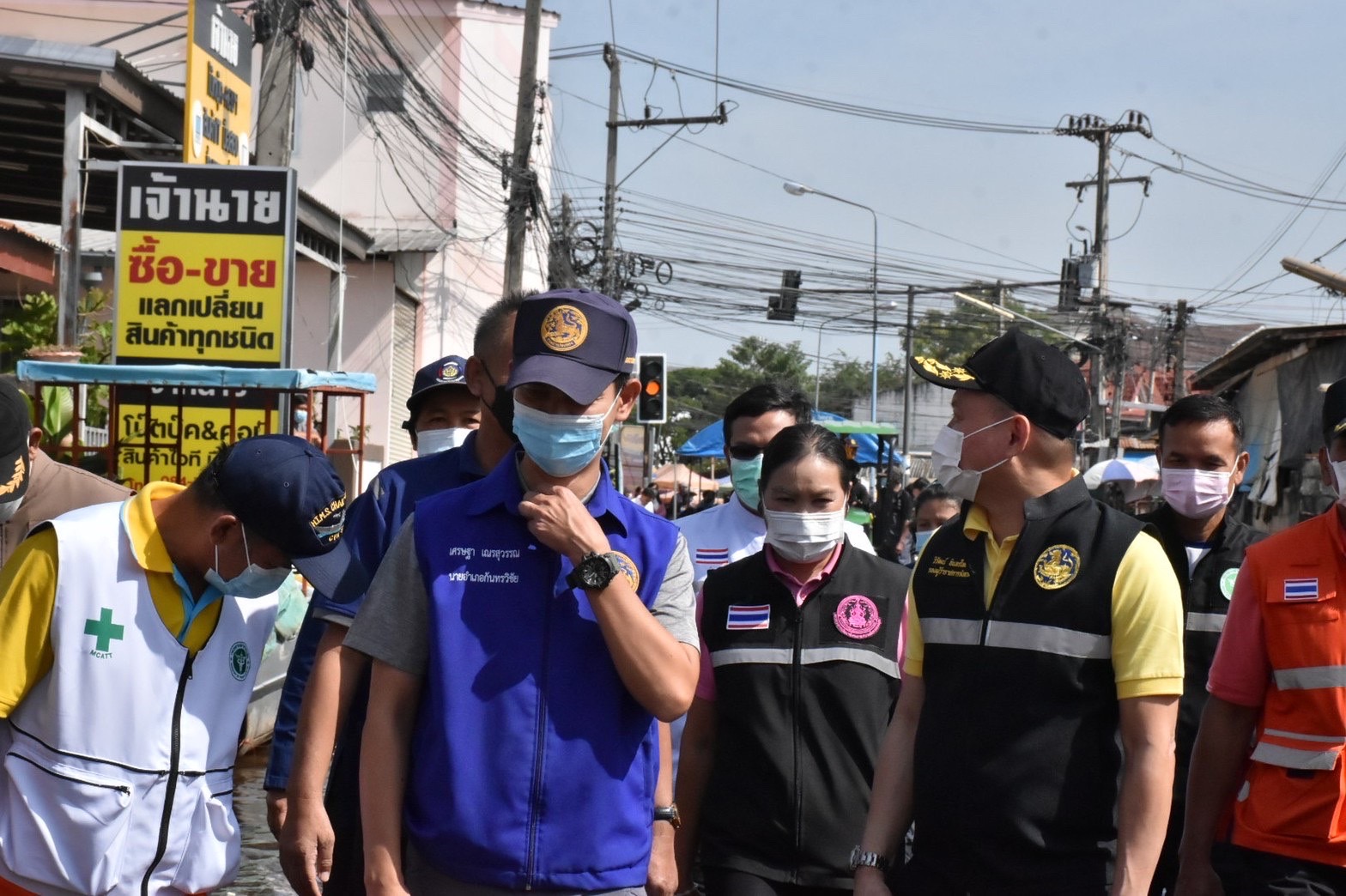 พช.มหาสารคาม ร่วมกับทีมหัวหน้าส่วนราชการ ลงพื้นที่พบปะให้กำลังใจ พร้อมมอบสิ่งของ ให้แก่ผู้ประสบภัยน้ำท่วม
