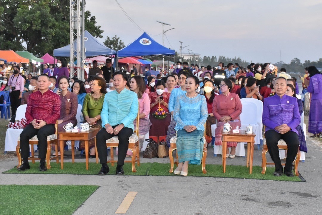 จัดใหญ่ทั่วเมือง…งานประเพณีลอยกระทง ประจำปี 2565 พช.มหาสารคาม ร่วมพิธีเปิดงาน พร้อมนำสินค้า OTOP จำหน่ายในงาน