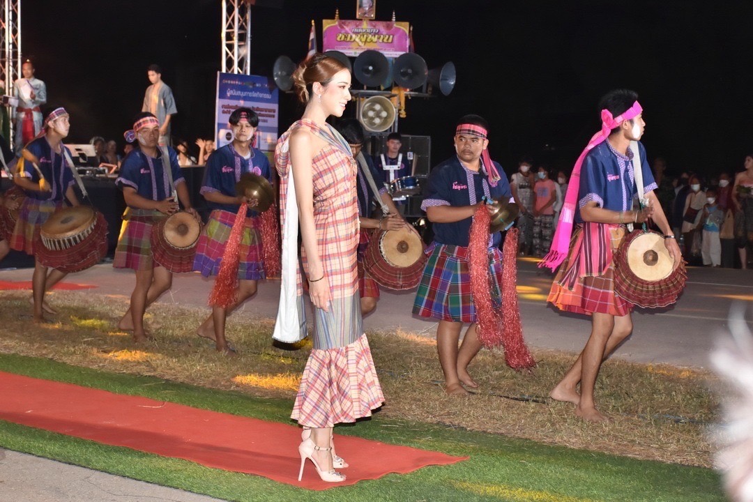 จัดใหญ่ทั่วเมือง…งานประเพณีลอยกระทง ประจำปี 2565 พช.มหาสารคาม ร่วมพิธีเปิดงาน พร้อมนำสินค้า OTOP จำหน่ายในงาน