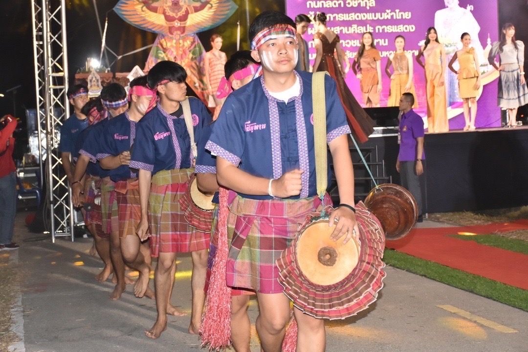 จัดใหญ่ทั่วเมือง…งานประเพณีลอยกระทง ประจำปี 2565 พช.มหาสารคาม ร่วมพิธีเปิดงาน พร้อมนำสินค้า OTOP จำหน่ายในงาน
