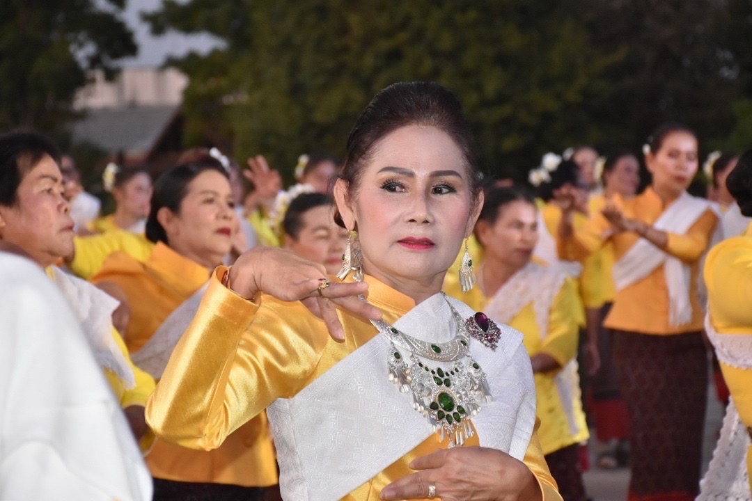 จัดใหญ่ทั่วเมือง…งานประเพณีลอยกระทง ประจำปี 2565 พช.มหาสารคาม ร่วมพิธีเปิดงาน พร้อมนำสินค้า OTOP จำหน่ายในงาน