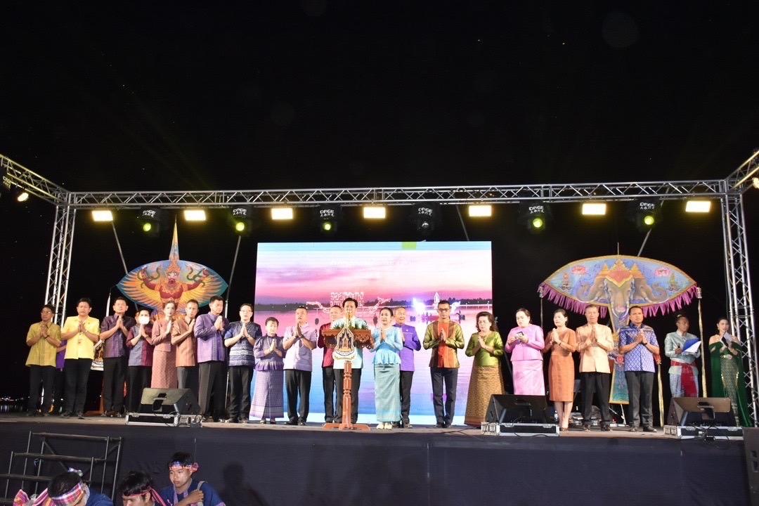 จัดใหญ่ทั่วเมือง…งานประเพณีลอยกระทง ประจำปี 2565 พช.มหาสารคาม ร่วมพิธีเปิดงาน พร้อมนำสินค้า OTOP จำหน่ายในงาน