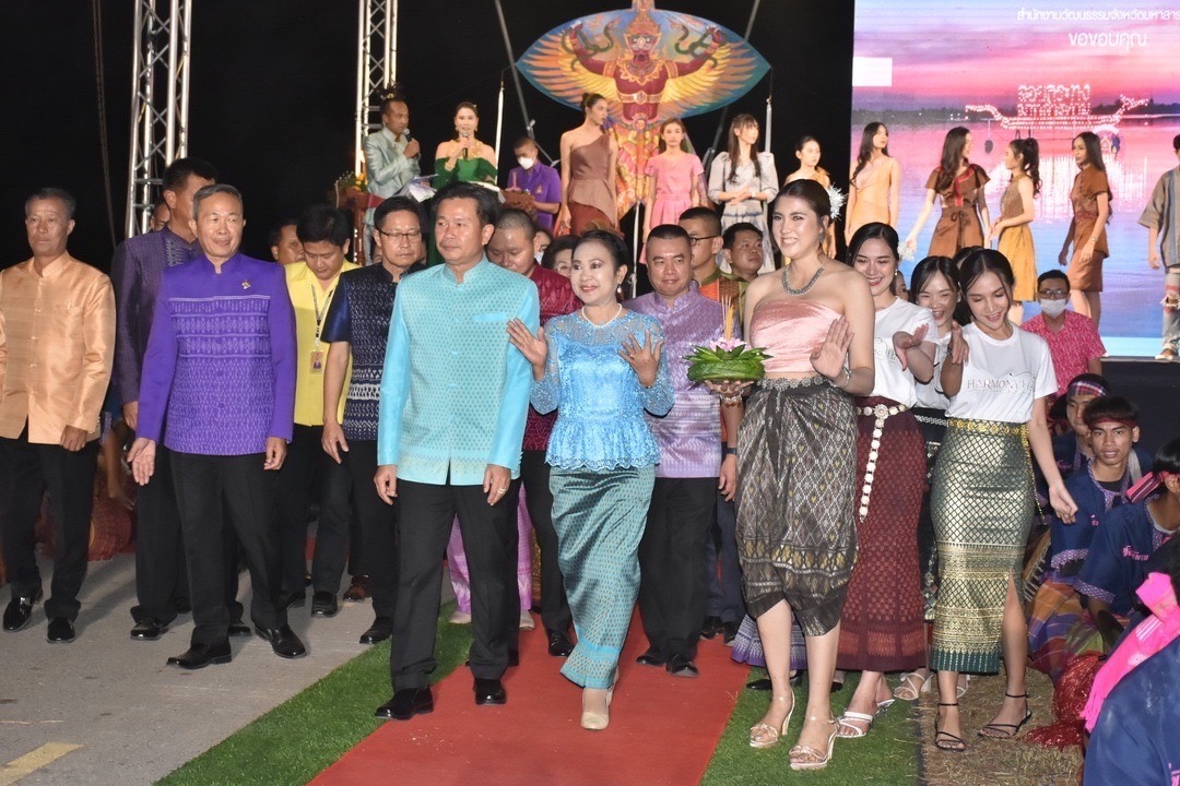 จัดใหญ่ทั่วเมือง…งานประเพณีลอยกระทง ประจำปี 2565 พช.มหาสารคาม ร่วมพิธีเปิดงาน พร้อมนำสินค้า OTOP จำหน่ายในงาน