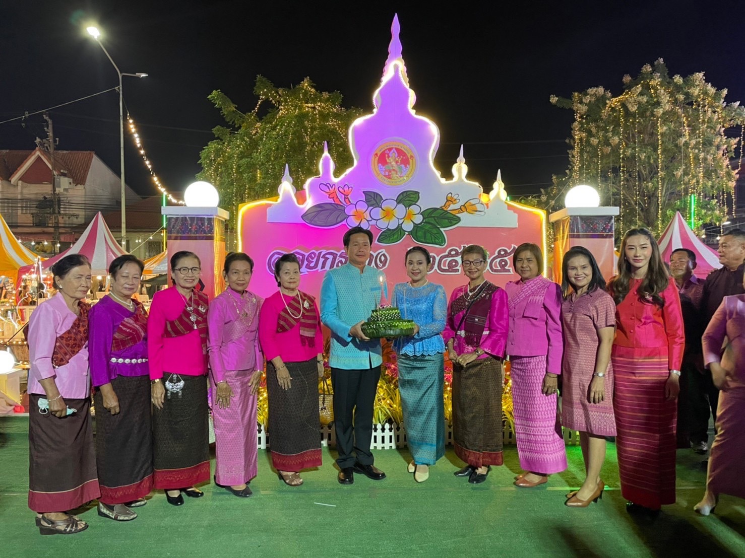 จัดใหญ่ทั่วเมือง…งานประเพณีลอยกระทง ประจำปี 2565 พช.มหาสารคาม ร่วมพิธีเปิดงาน พร้อมนำสินค้า OTOP จำหน่ายในงาน