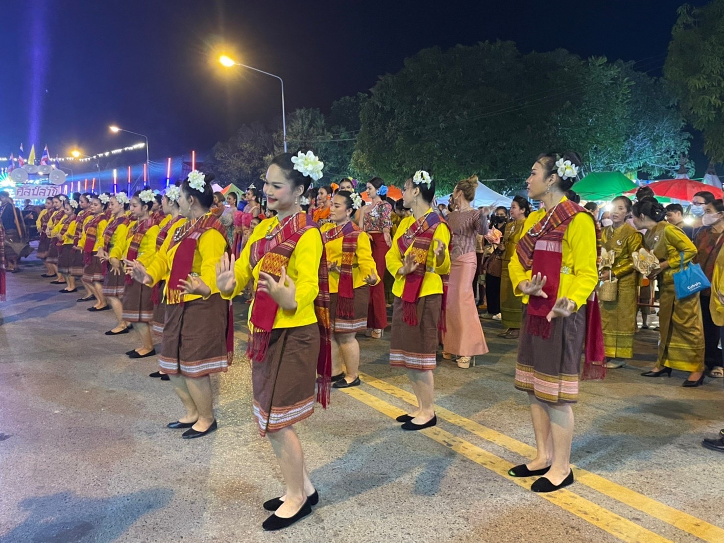 จัดใหญ่ทั่วเมือง…งานประเพณีลอยกระทง ประจำปี 2565 พช.มหาสารคาม ร่วมพิธีเปิดงาน พร้อมนำสินค้า OTOP จำหน่ายในงาน