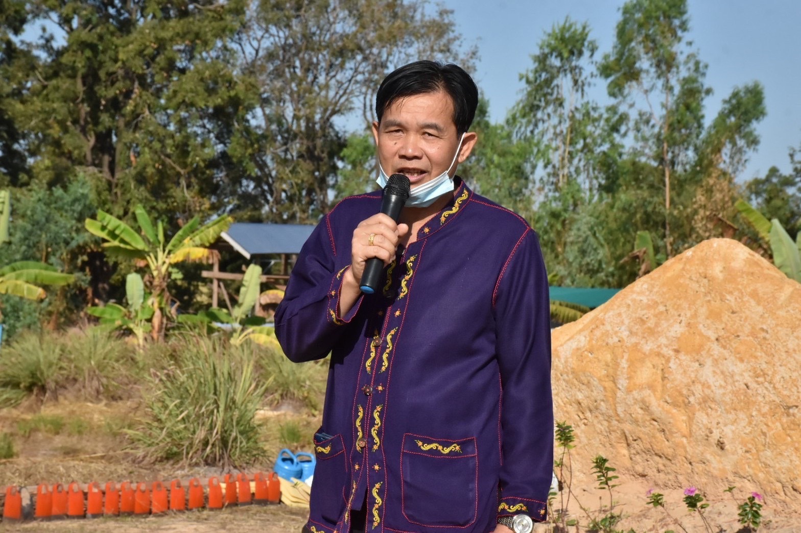 พช.มหาสารคาม ผนึกกำลังเครือข่าย “โคก หนอง นา พัฒนาชุมชน” จังหวัดมหาสารคาม จัดกิจกรรม “เอามื้อสามัคคี” แปลง CLM ศูนย์เรียนรู้ชุมชนต้นแบบการพัฒนาคุณภาพชีวิต โคก หนอง นา พัฒนาชุมชน ตำบลหนองเม็ก อำเภอนาเชือก จังหวัดมหาสารคาม