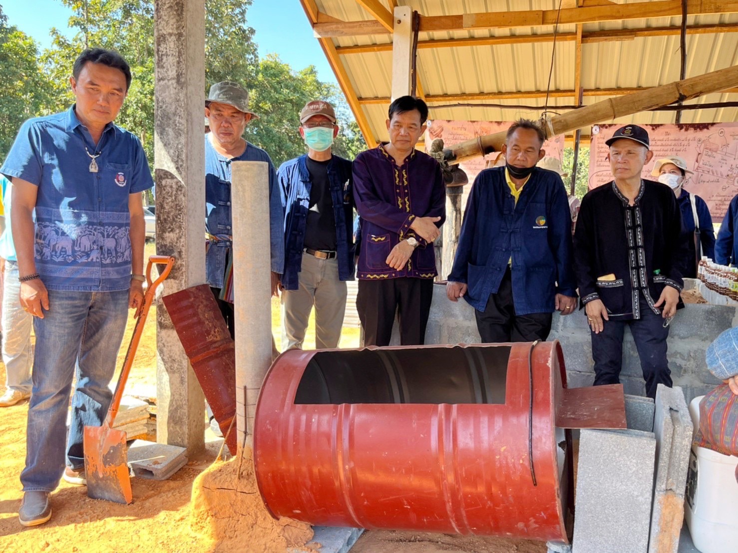 พช.มหาสารคาม ผนึกกำลังเครือข่าย “โคก หนอง นา พัฒนาชุมชน” จังหวัดมหาสารคาม จัดกิจกรรม “เอามื้อสามัคคี” แปลง CLM ศูนย์เรียนรู้ชุมชนต้นแบบการพัฒนาคุณภาพชีวิต โคก หนอง นา พัฒนาชุมชน ตำบลหนองเม็ก อำเภอนาเชือก จังหวัดมหาสารคาม